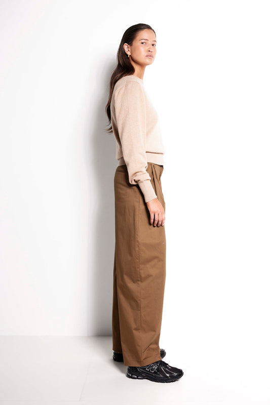 Swallow Cashmere Crew – Beige long sleeve crew neck jumper with black embroidery detail