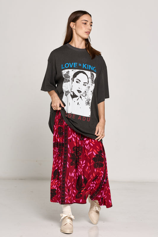 Love is King Tee - Black