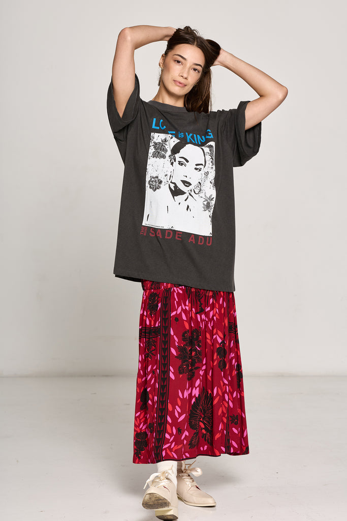 Love is King Tee - Black