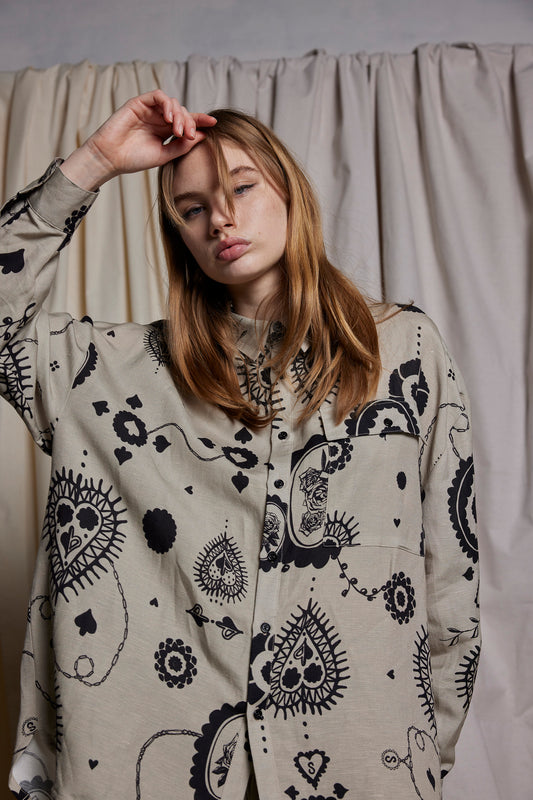 DES FLUERS SHIRT - STONE CAMEO PRINT