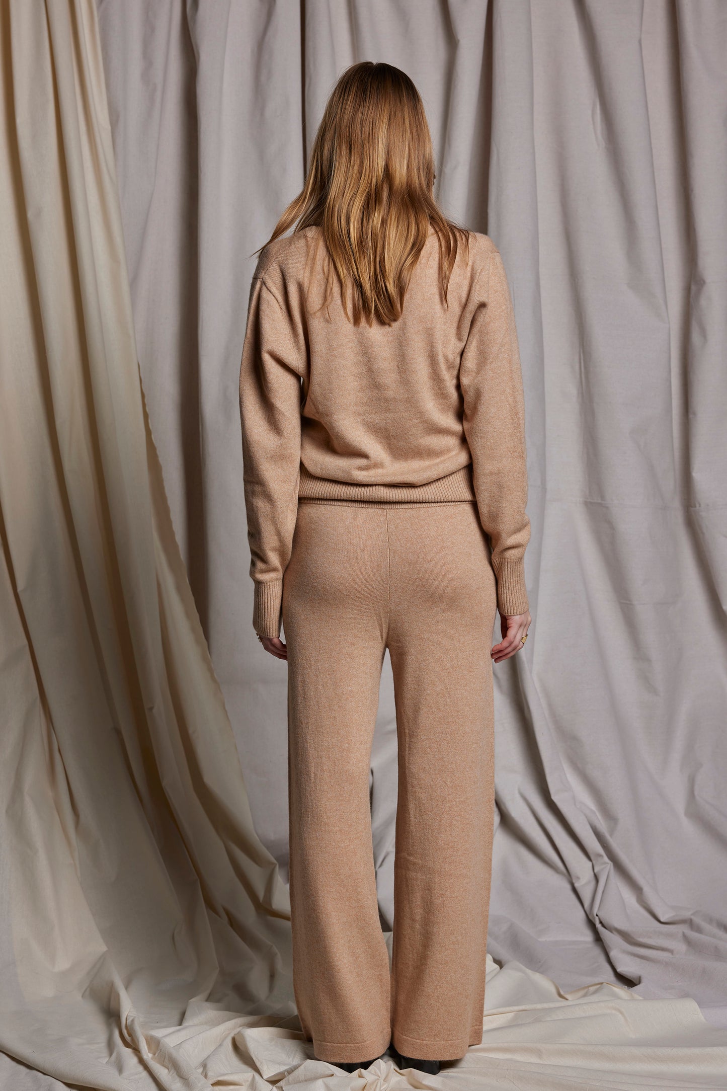 LOUNGE VNECK SWEATER - BEIGE CASHMERE WOOL