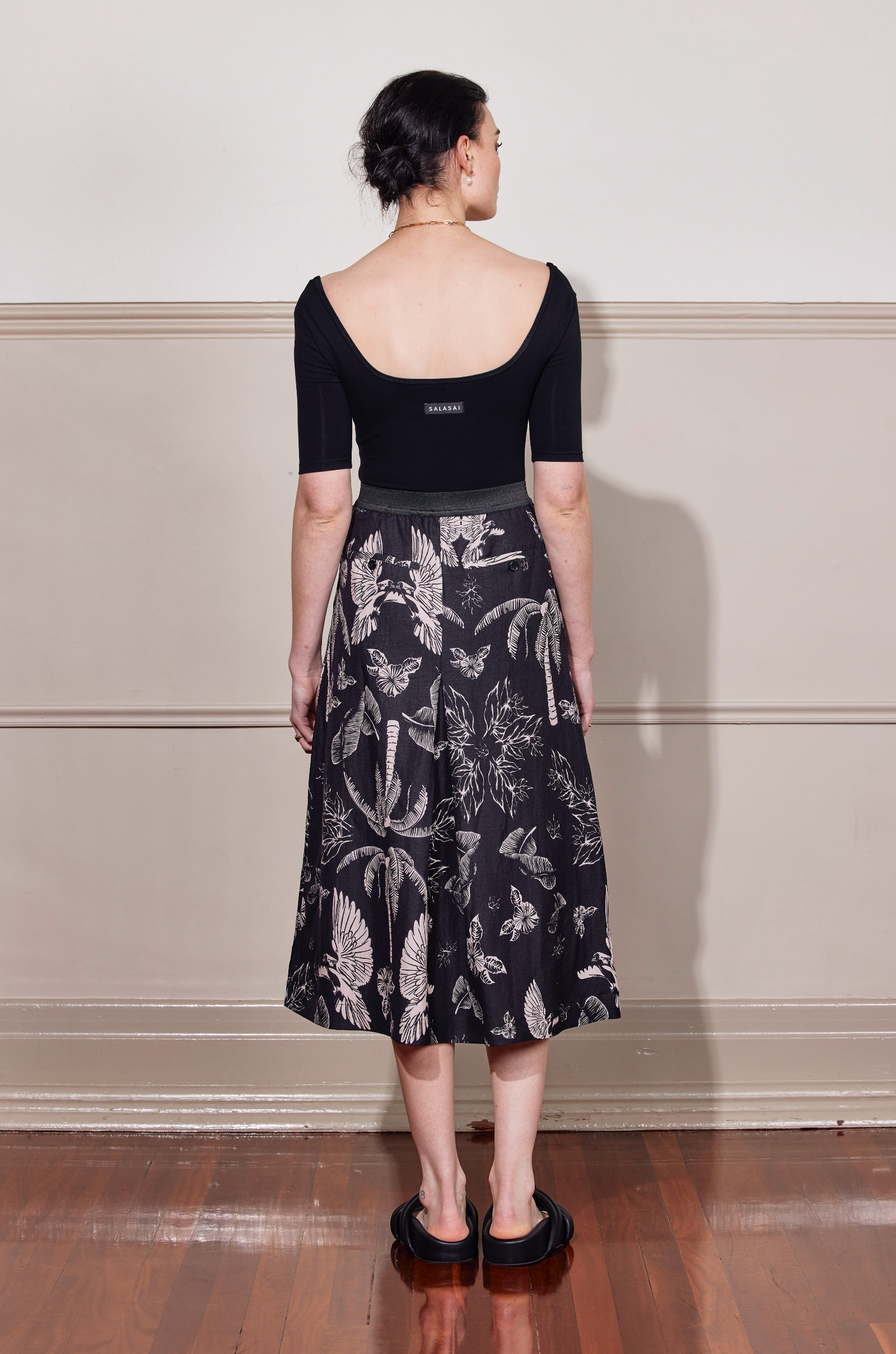 WILD TROPICS SKIRT - BLACK ISLE PRINT