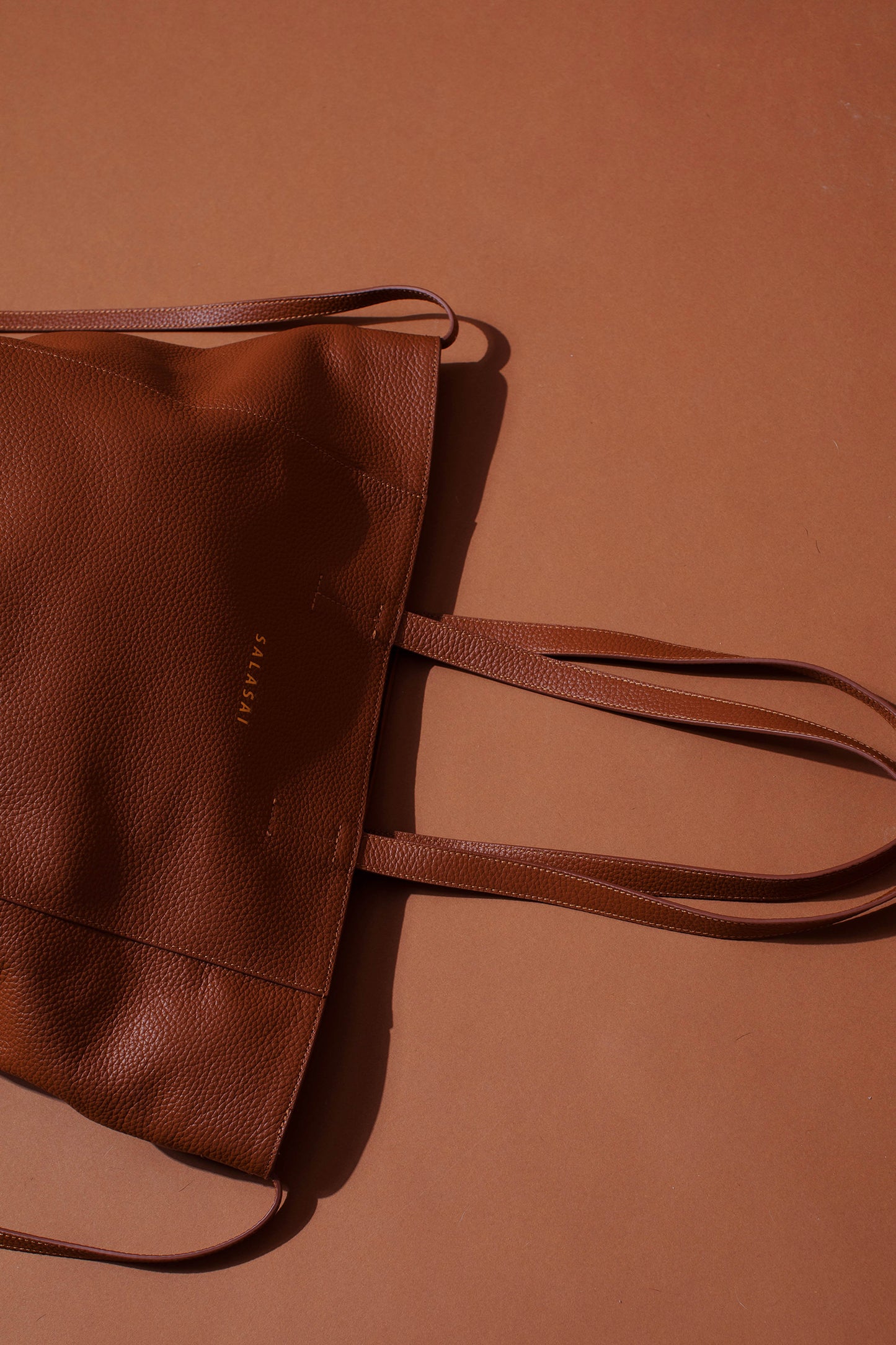 AW2020 DISRUPTION TOTE - TAN LEATHER