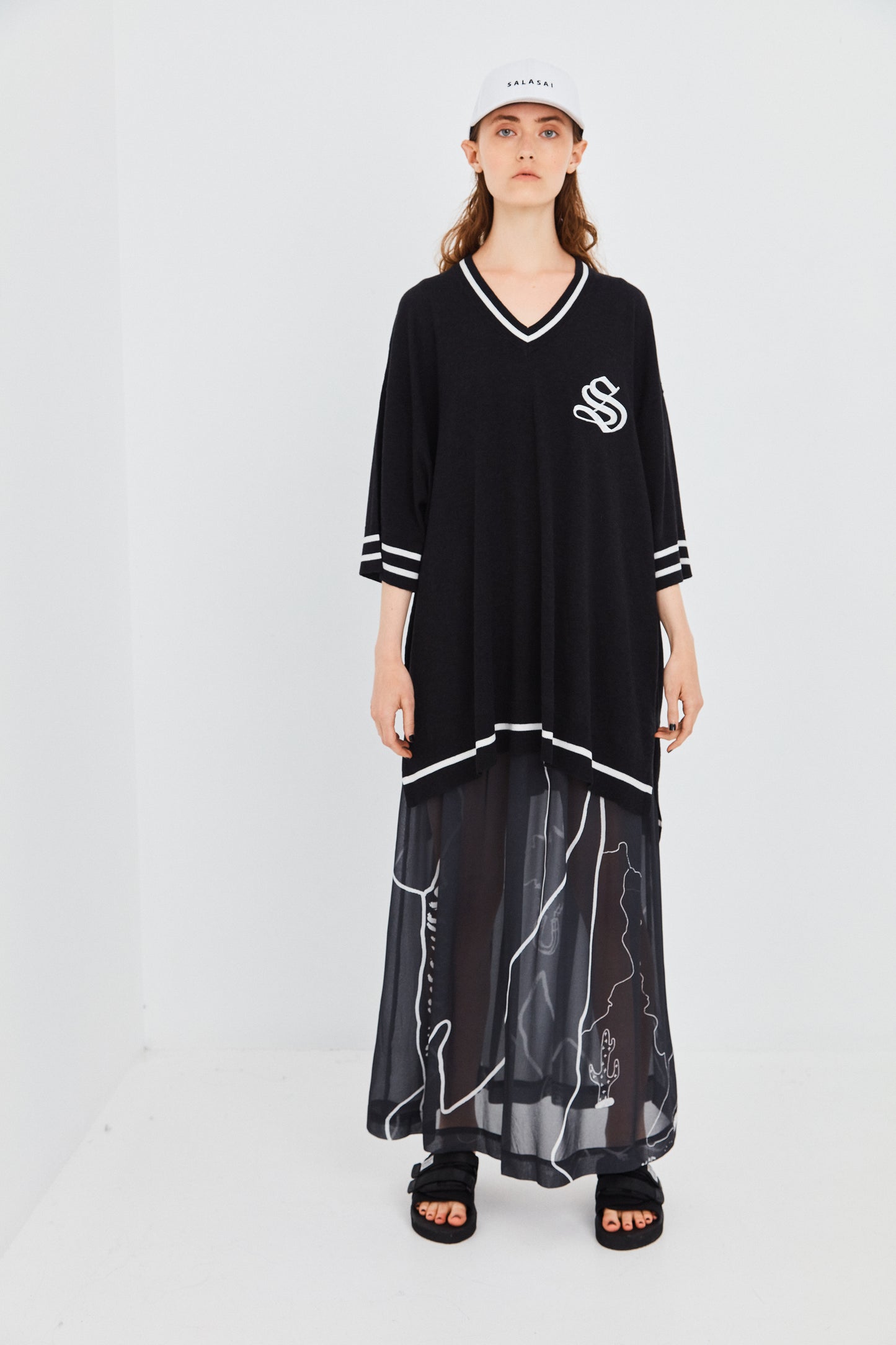 YOUTH DARES SWEATER, BLACK