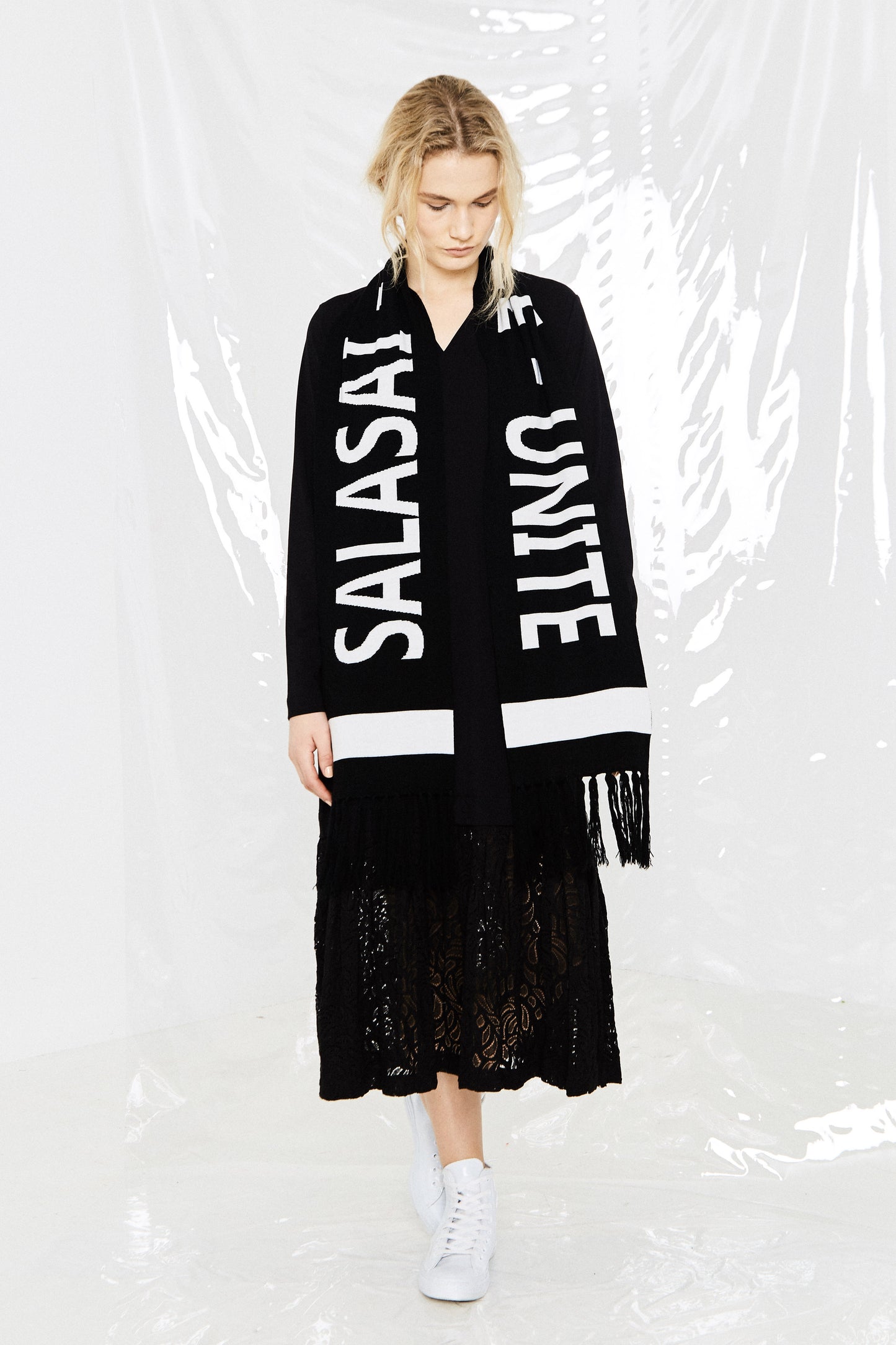 LEISURE SCARF - BLACK