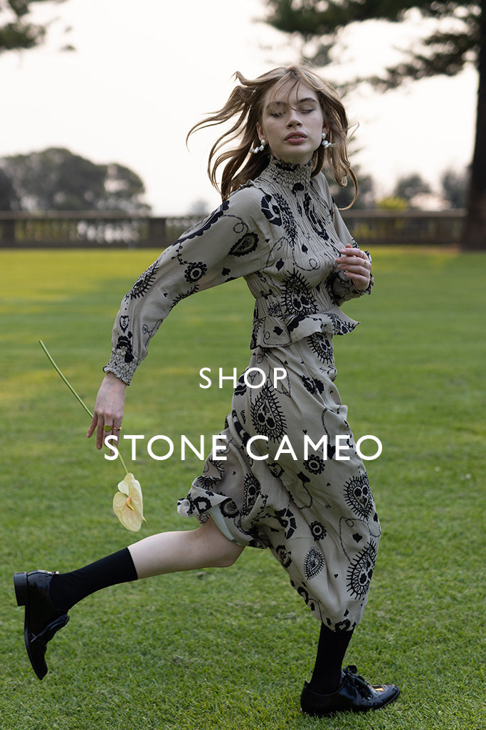 STONE CAMEO PRINT