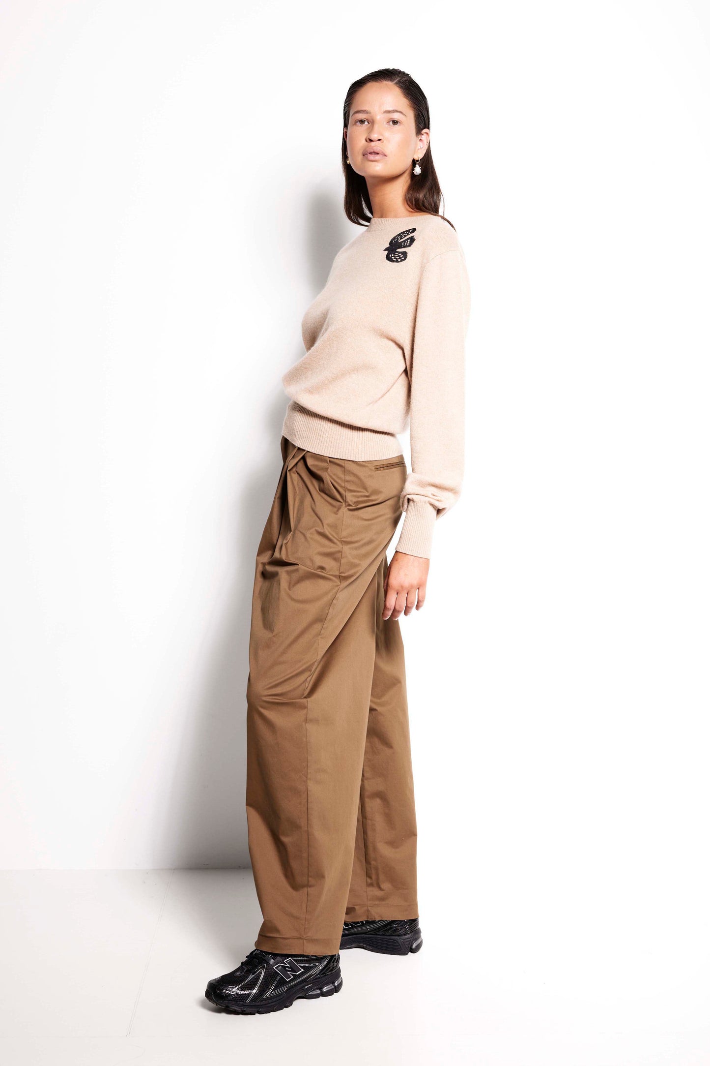 Swallow Cashmere Crew – Beige long sleeve crew neck jumper with black embroidery detail