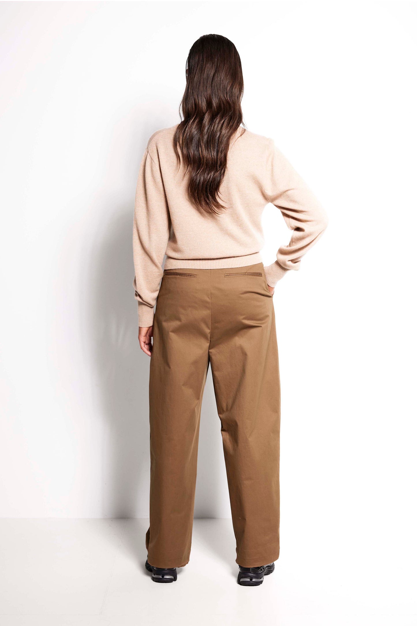 Swallow Cashmere Crew – Beige long sleeve crew neck jumper with black embroidery detail