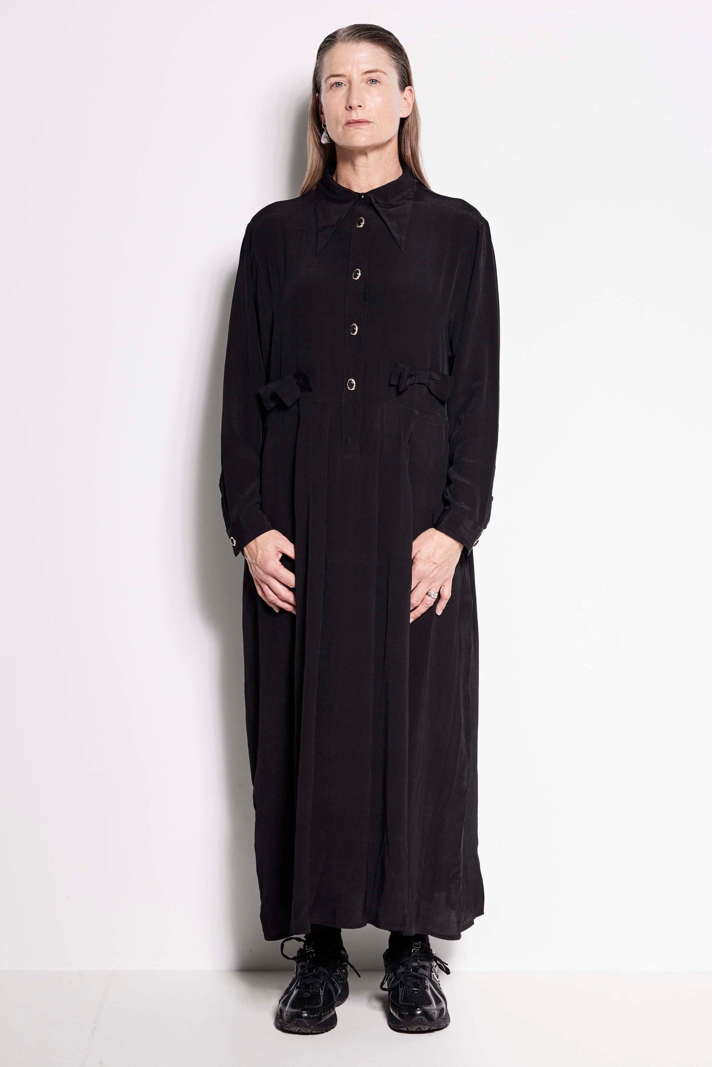 La Rosa Dress - Full length long sleeve collared dress in black