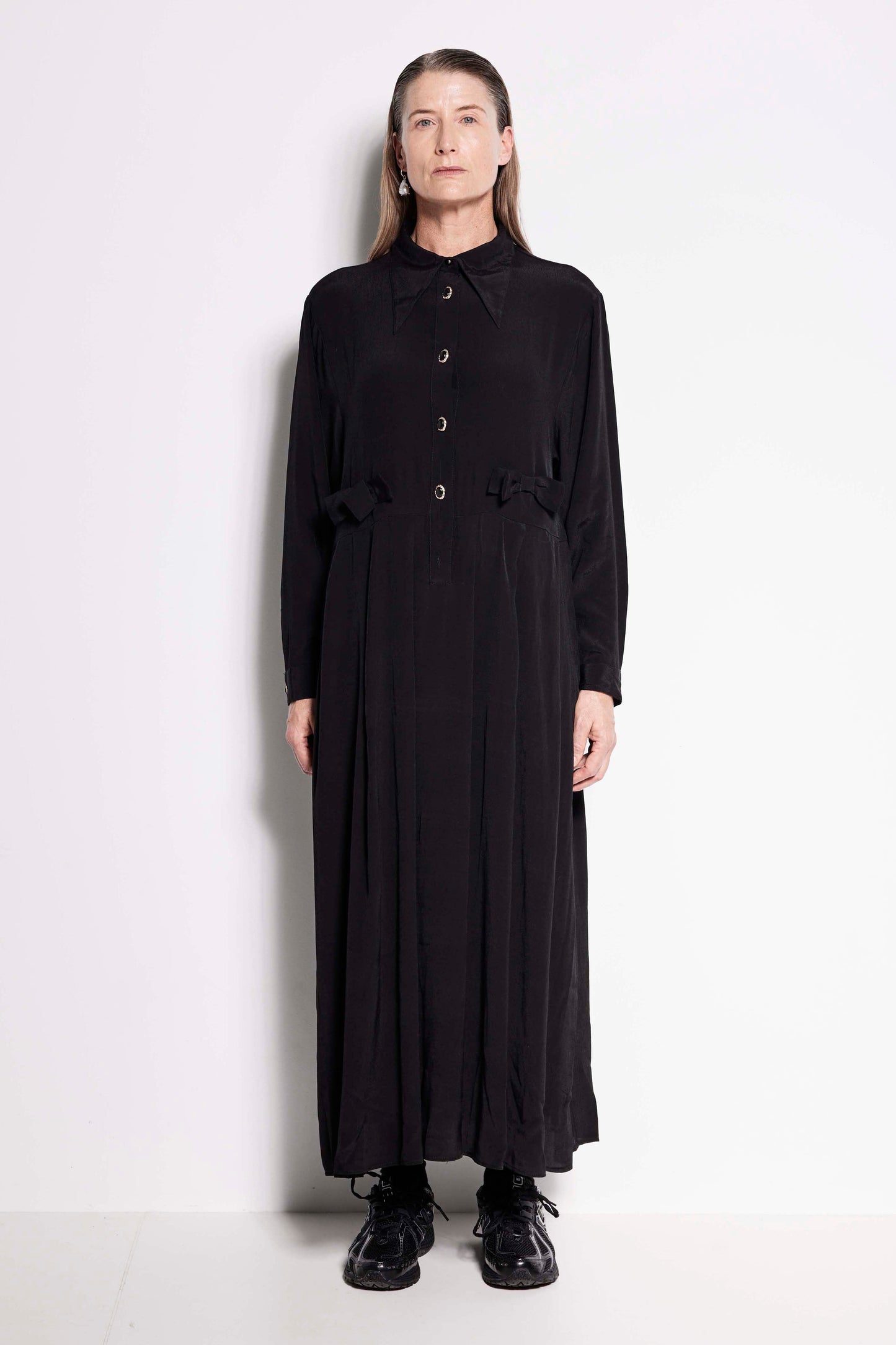 La Rosa Dress - Full length long sleeve collared dress in black