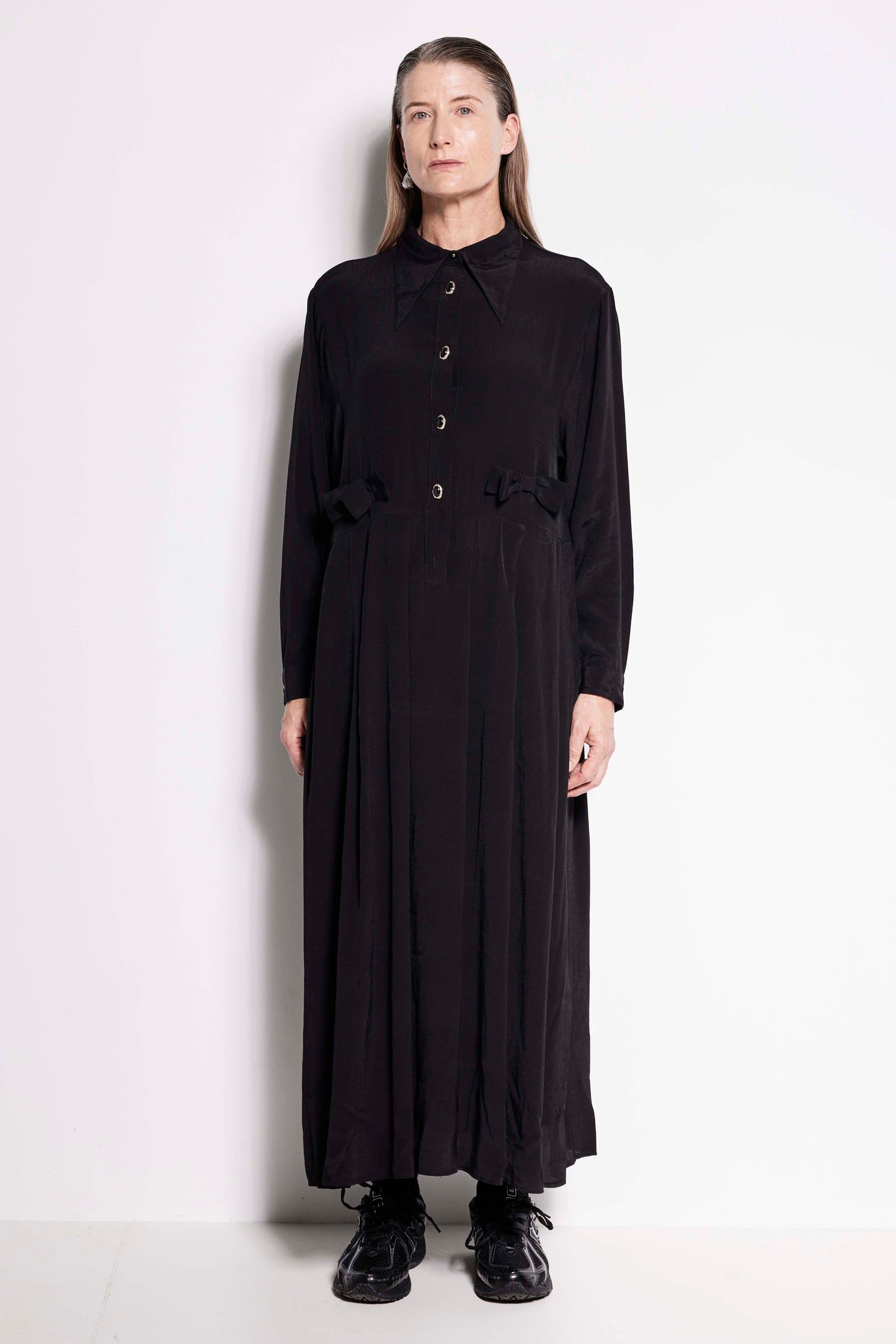 La Rosa Dress - Full length long sleeve collared dress in black
