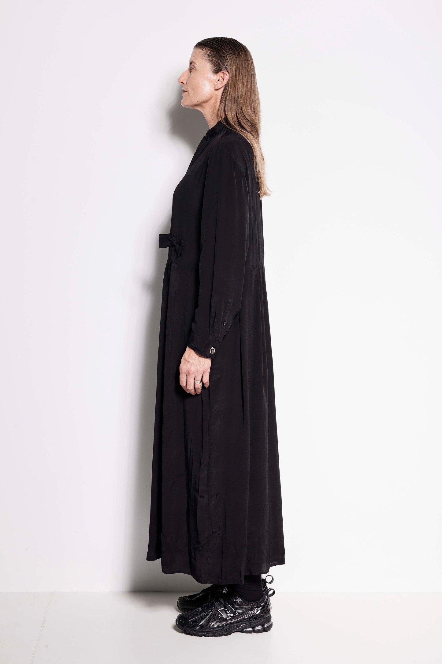 La Rosa Dress - Full length long sleeve collared dress in black