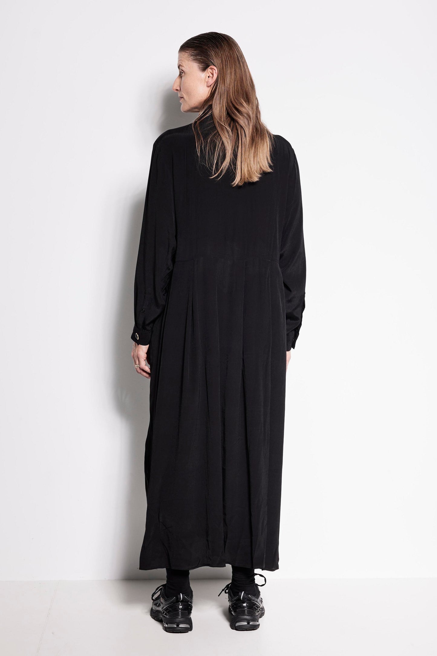 La Rosa Dress - Full length long sleeve collared dress in black