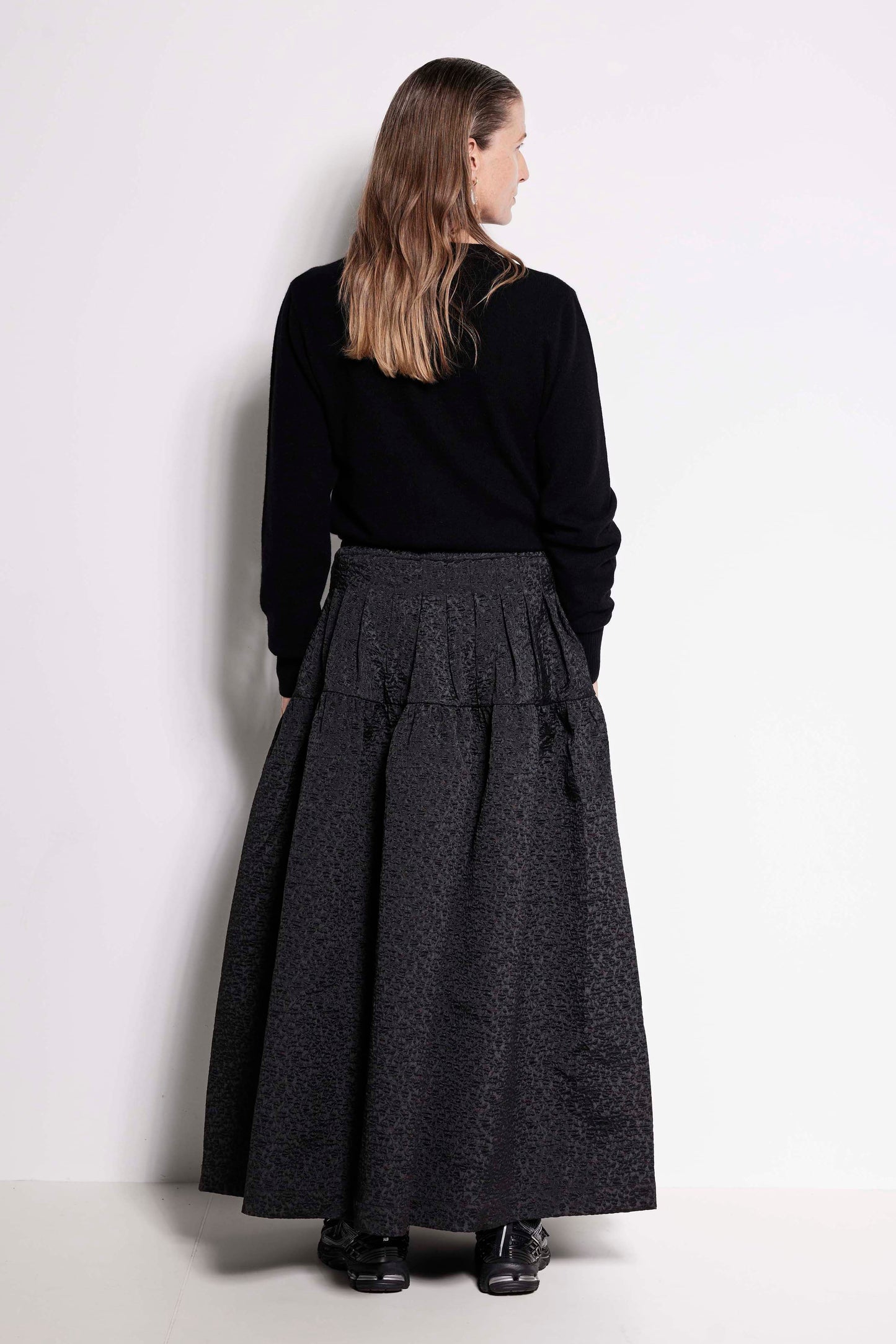 Swallow Cashmere Crew – Black long sleeve crew neck jumper with embroidery detail