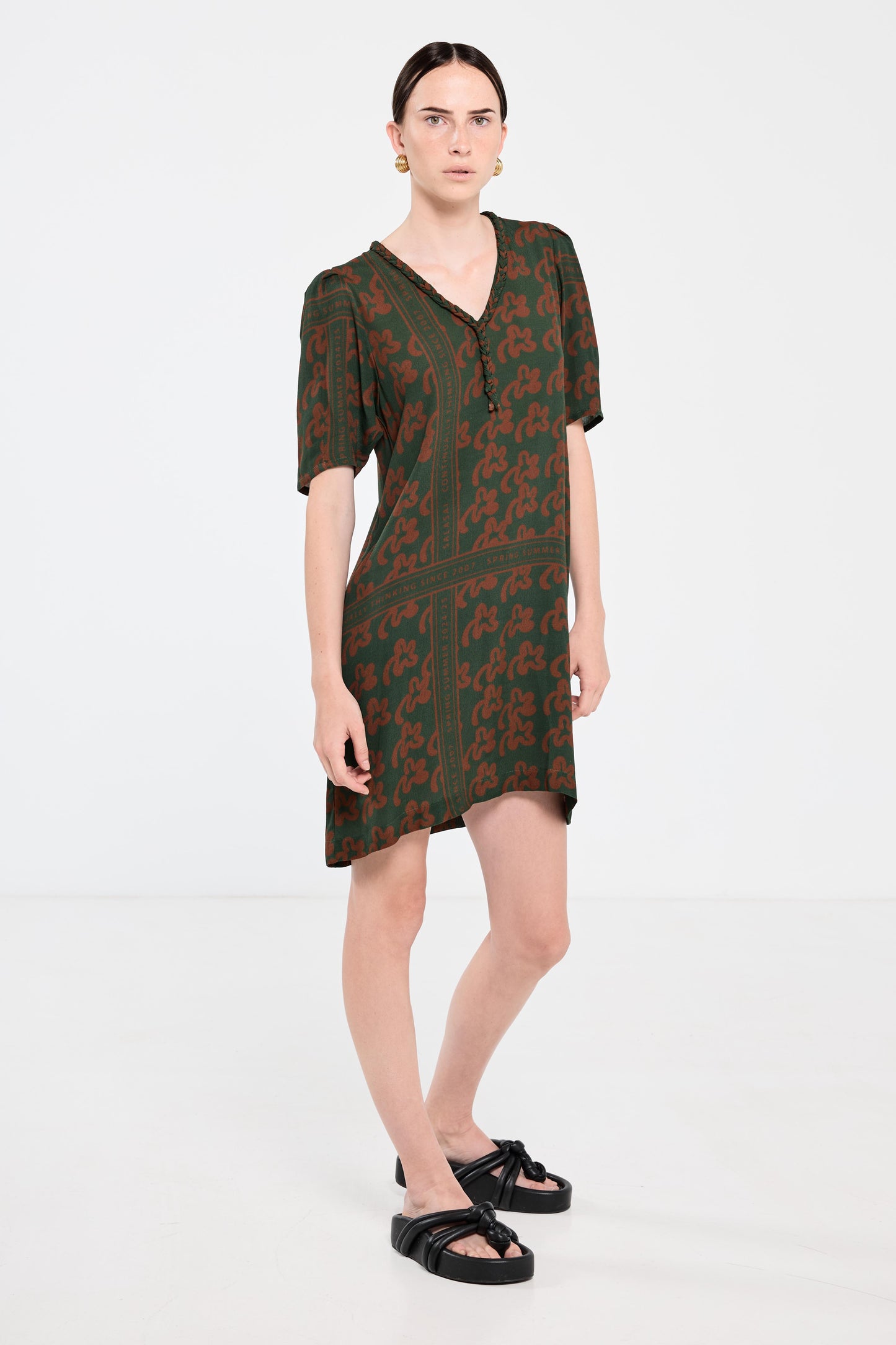 Plantation Shift T Dress - Green Pop Palm