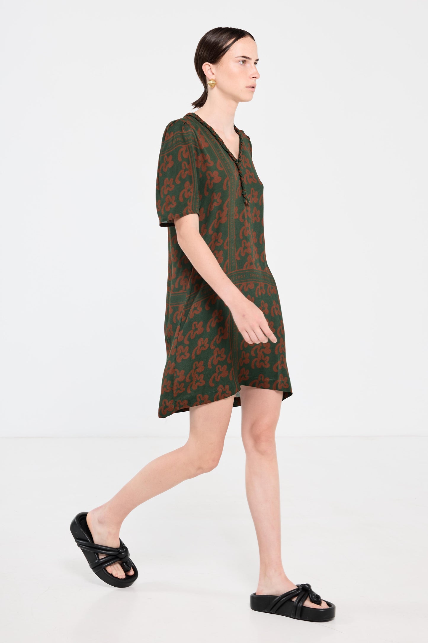 Plantation Shift T Dress - Green Pop Palm