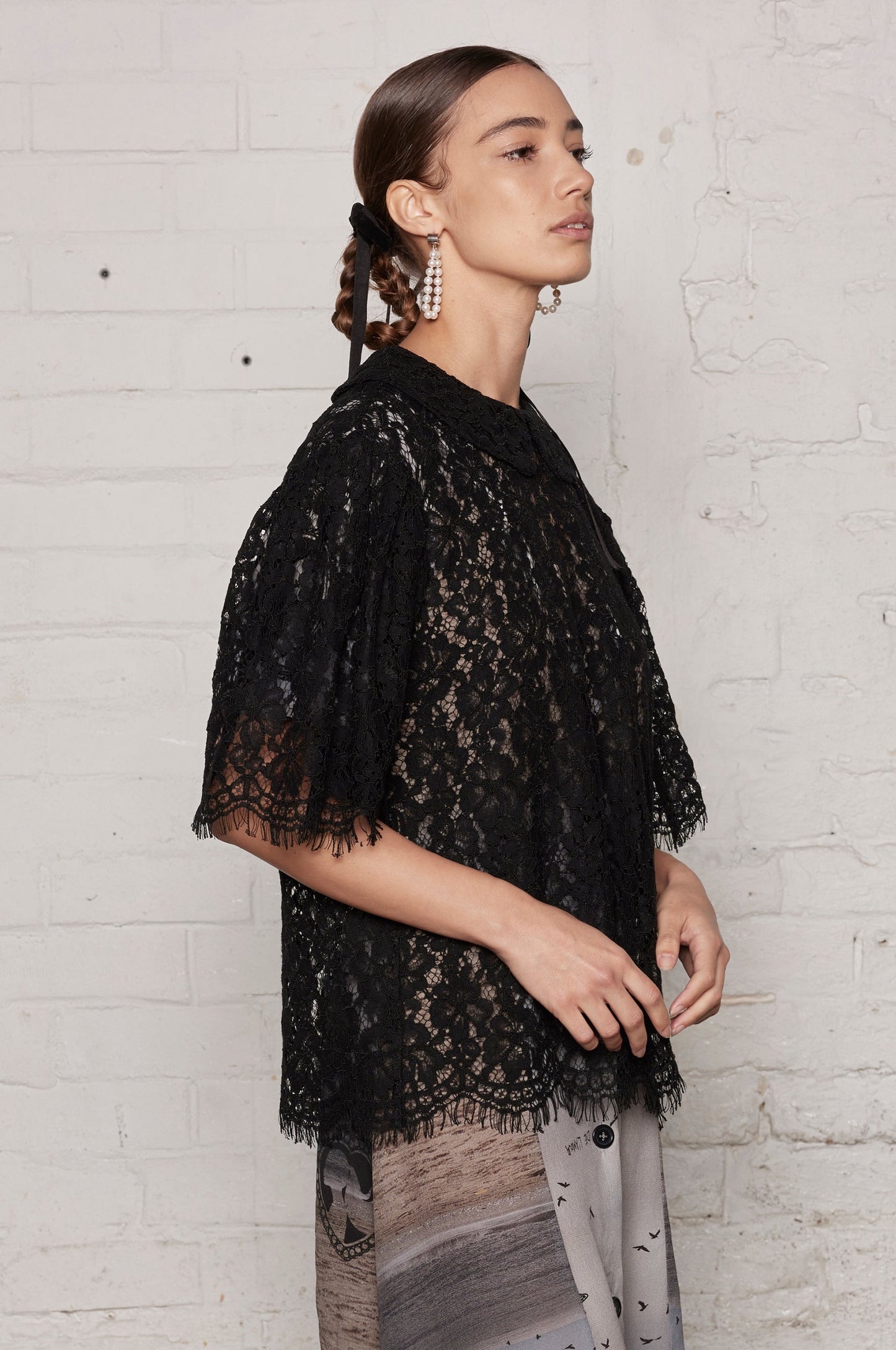 ORNAMENTAL T - BLACK LACE