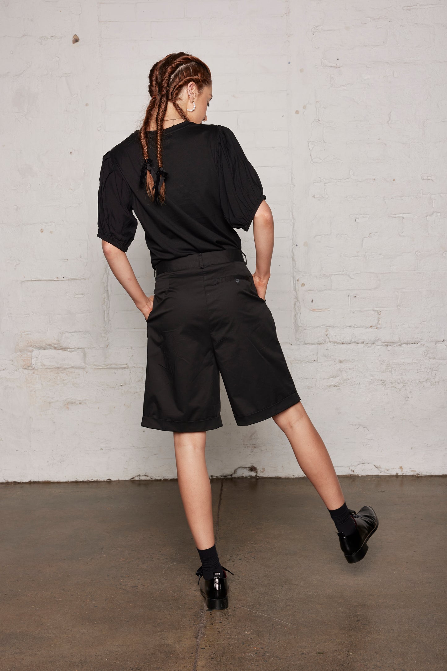 IVORY TOWER SHORT - BLACK