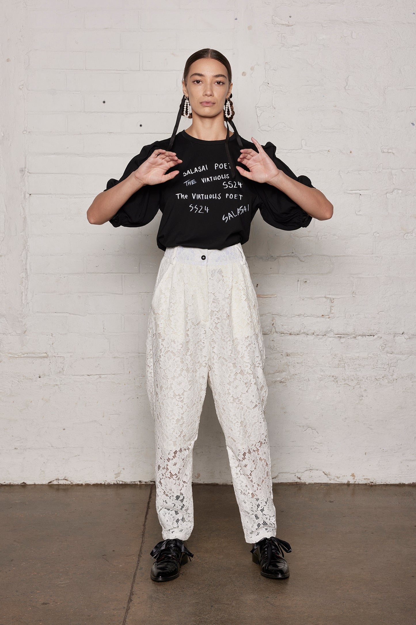 VIRTUOUS POET T - BLACK