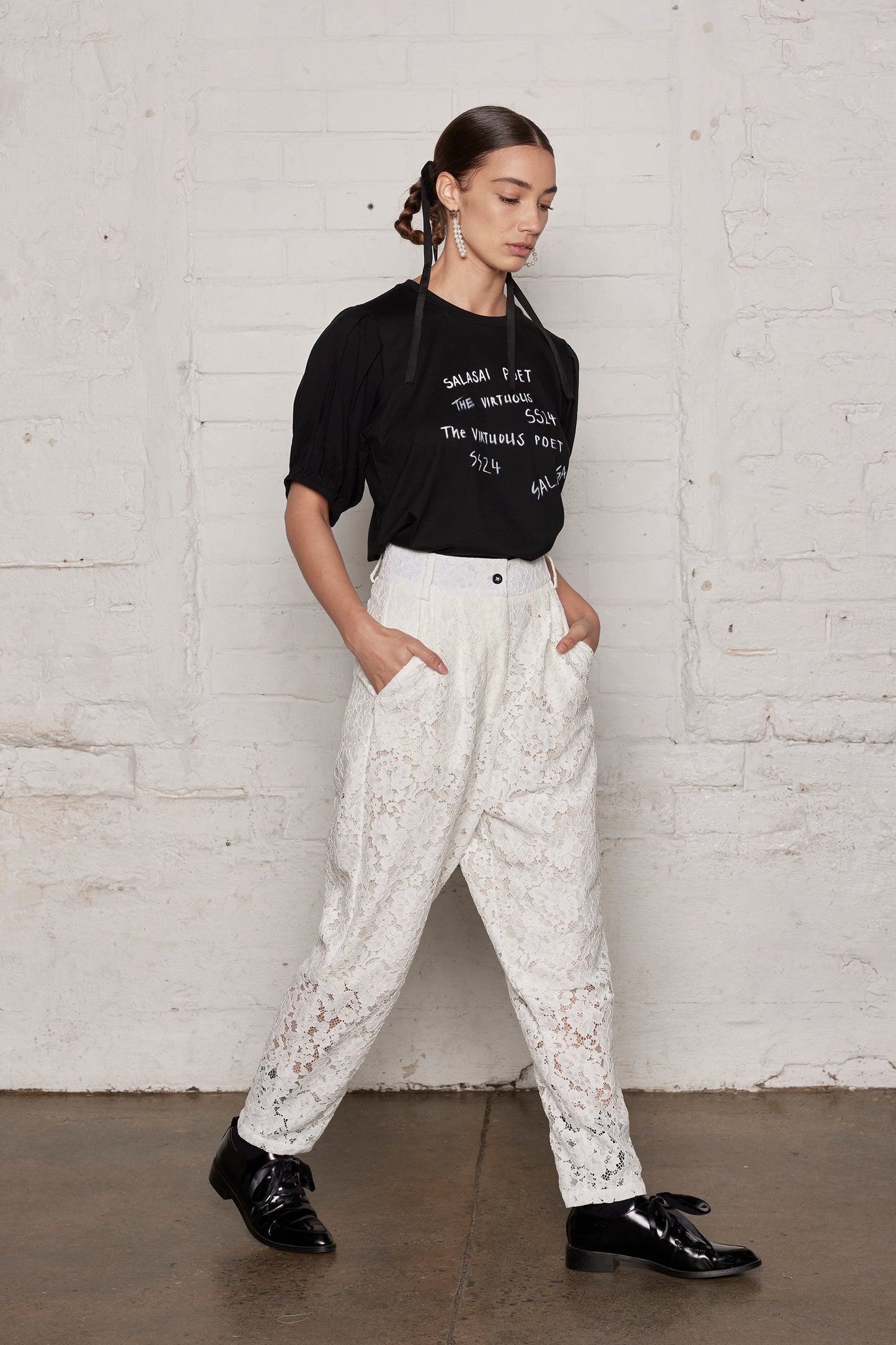 VIRTUOUS POET T - BLACK