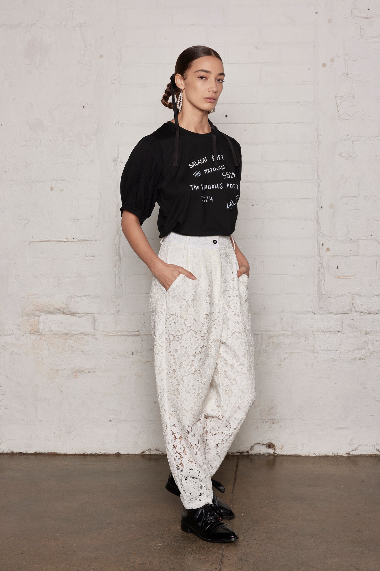 VIRTUOUS POET T - BLACK