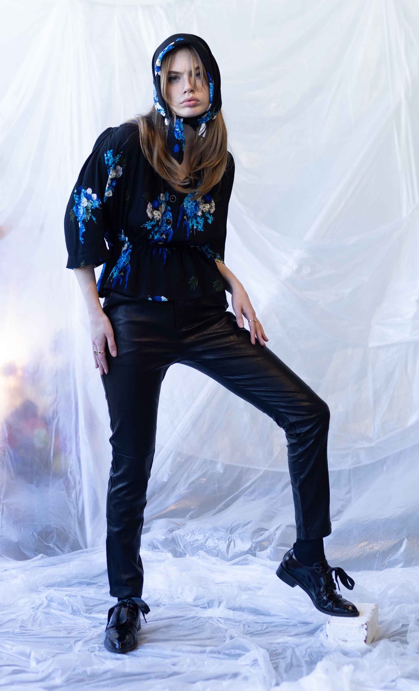 DONT CRY DAHLIA TEE - ELECTRIC BLUE