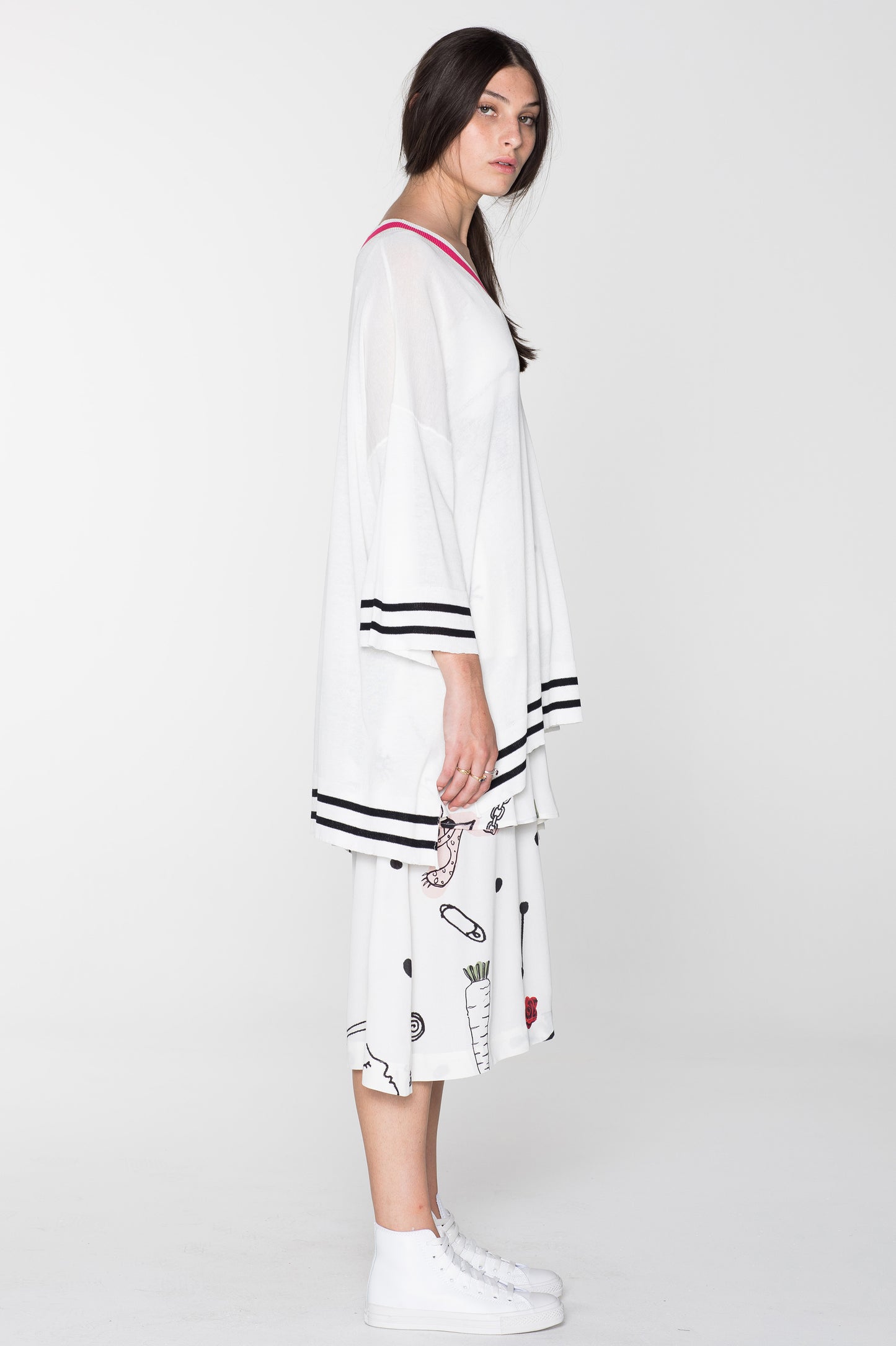 V KNIT- WHITE LINEN KNIT