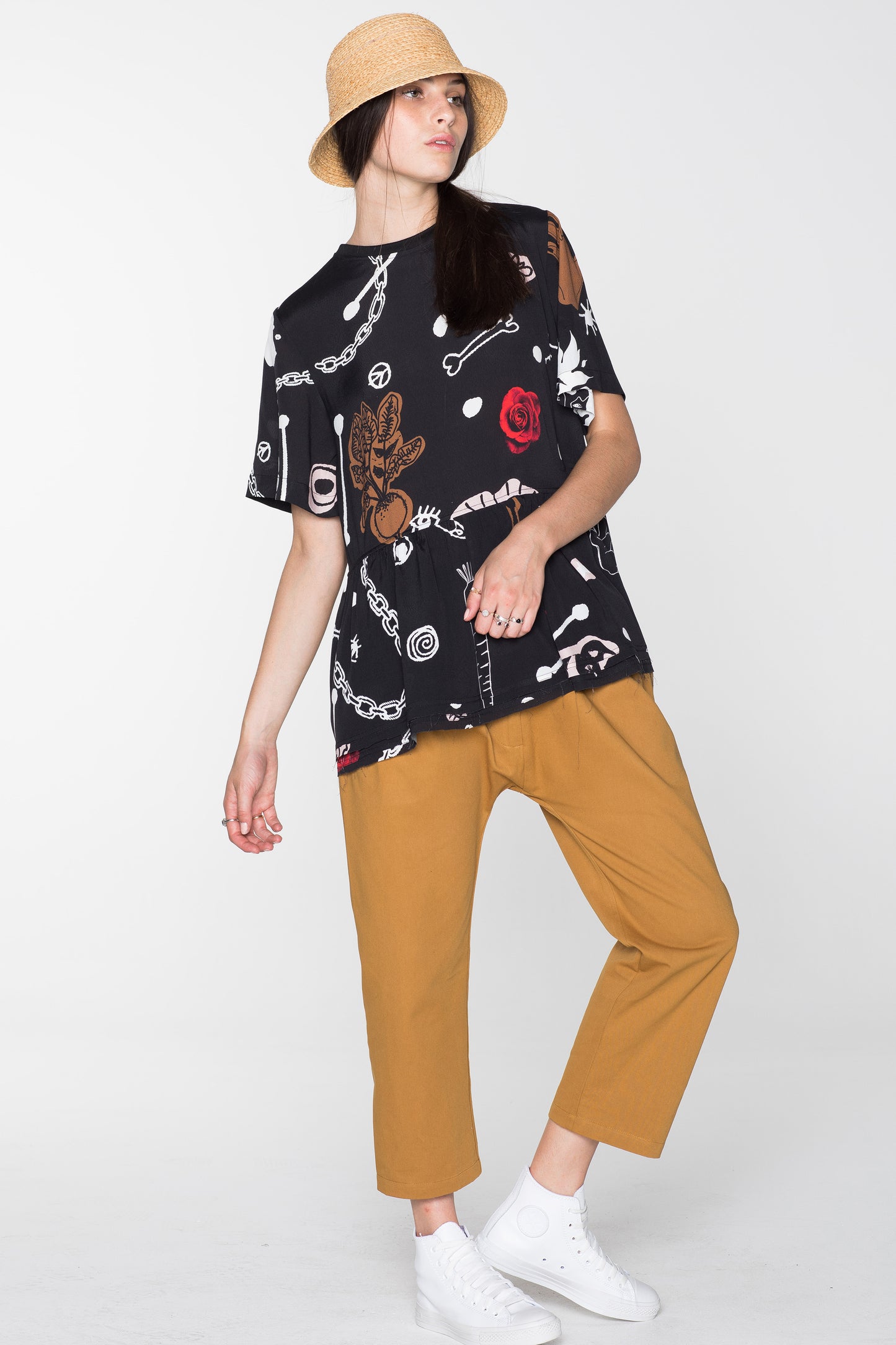 CREATURES TEE - BLACK CHAIN N HOUND PRINT