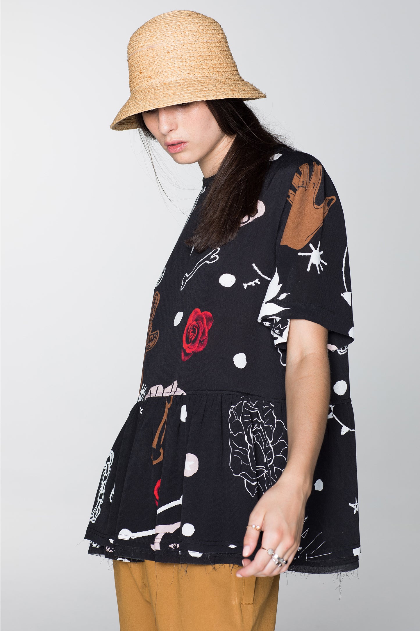 CREATURES TEE - BLACK CHAIN N HOUND PRINT