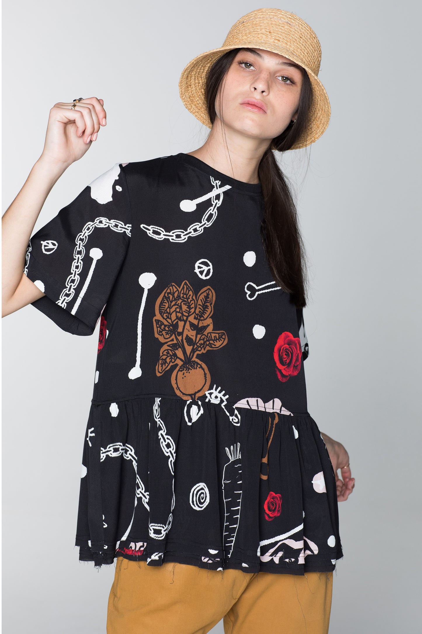 CREATURES TEE - BLACK CHAIN N HOUND PRINT