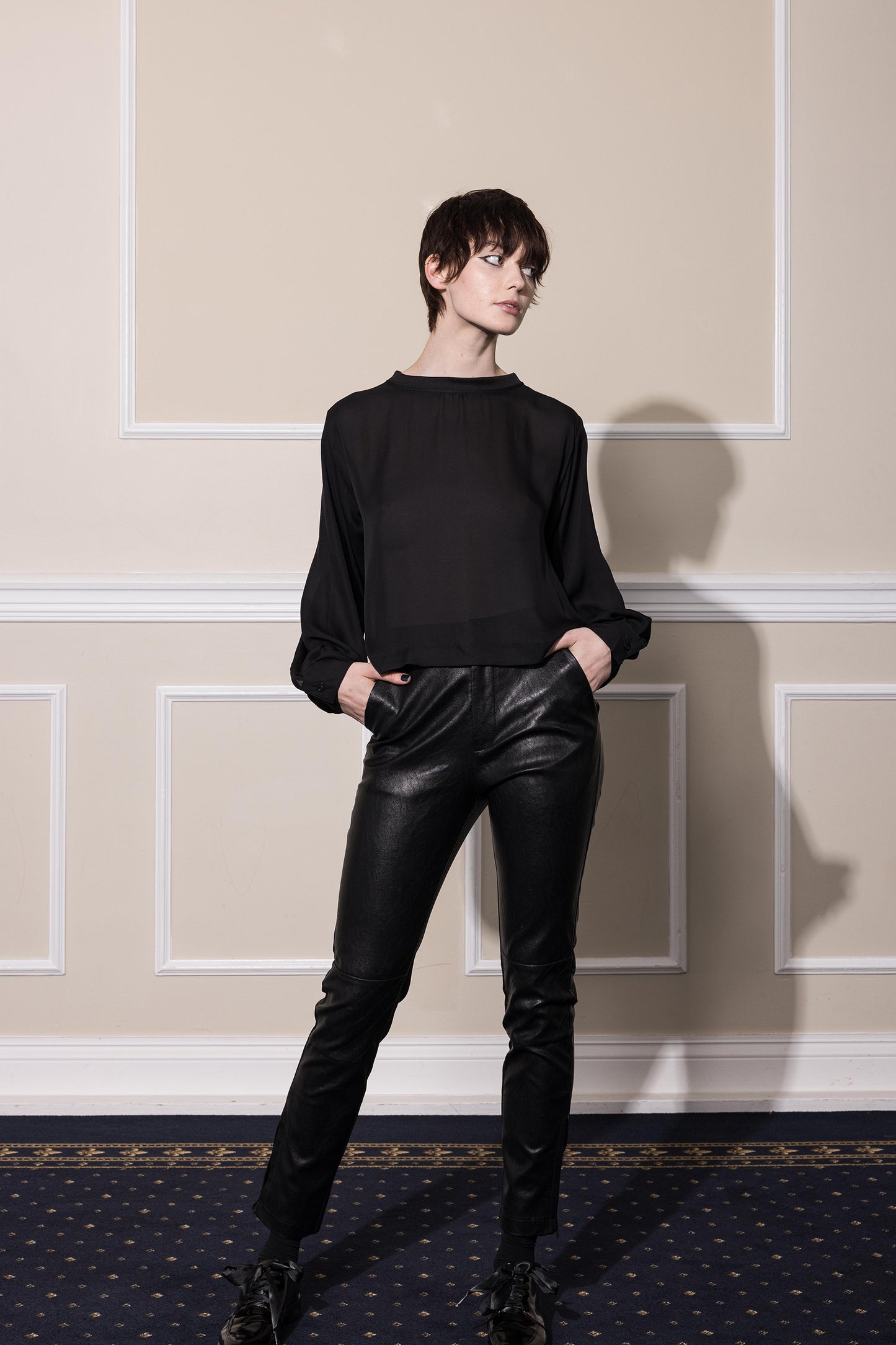 FLORALSCAPE TEE - BLACK SILK