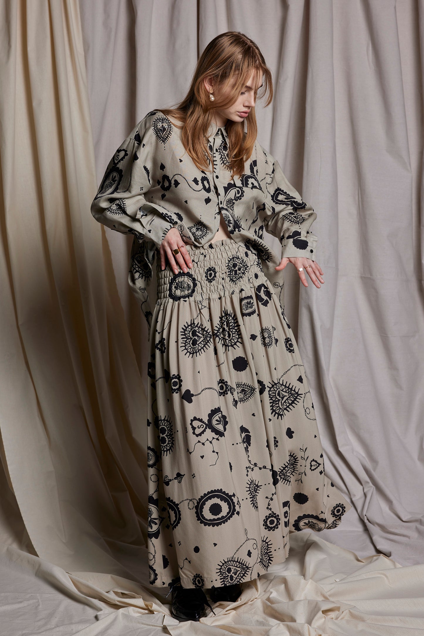 FEMME FATALE SKIRT - STONE CAMEO PRINT