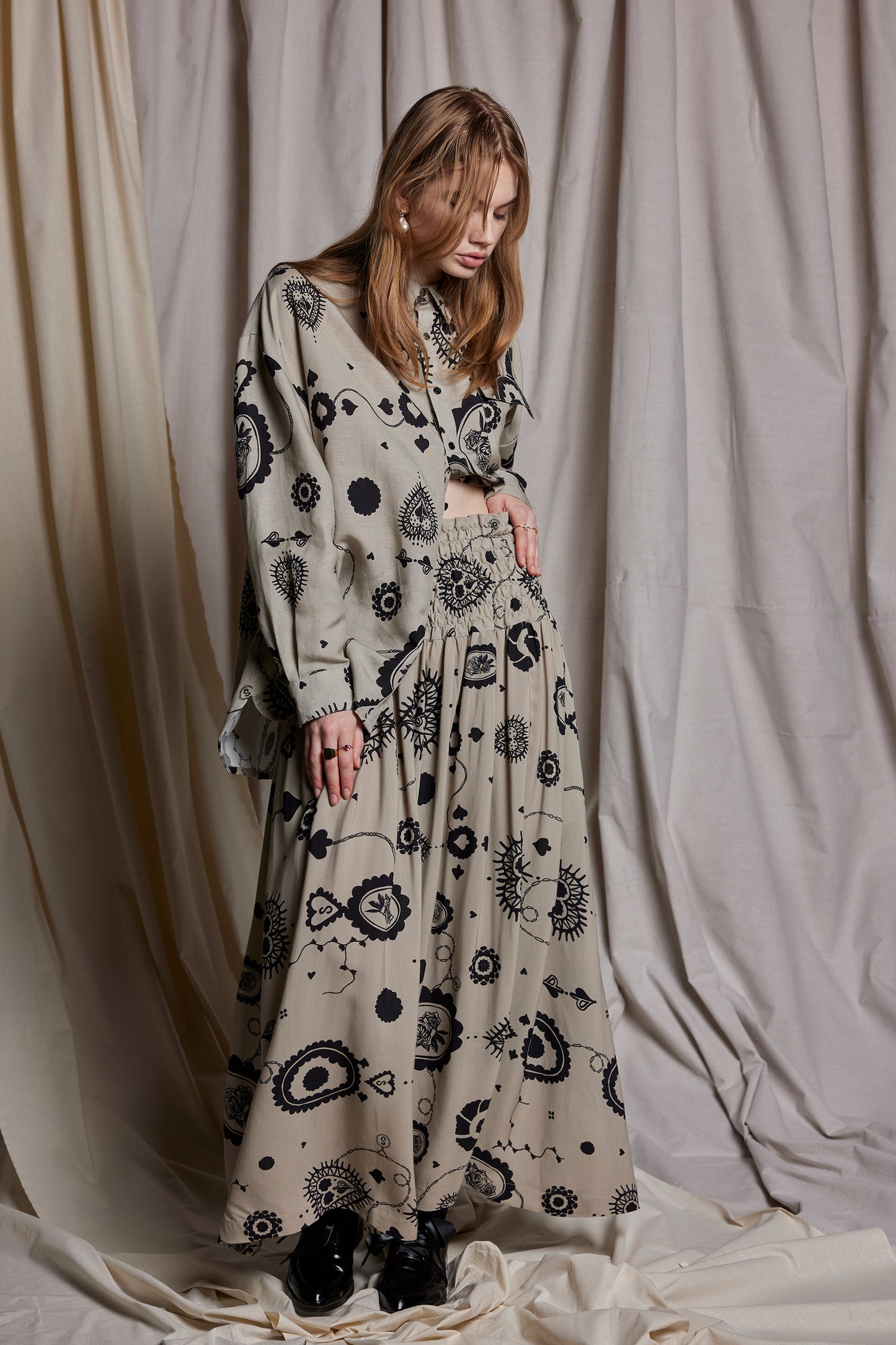 FEMME FATALE SKIRT - STONE CAMEO PRINT