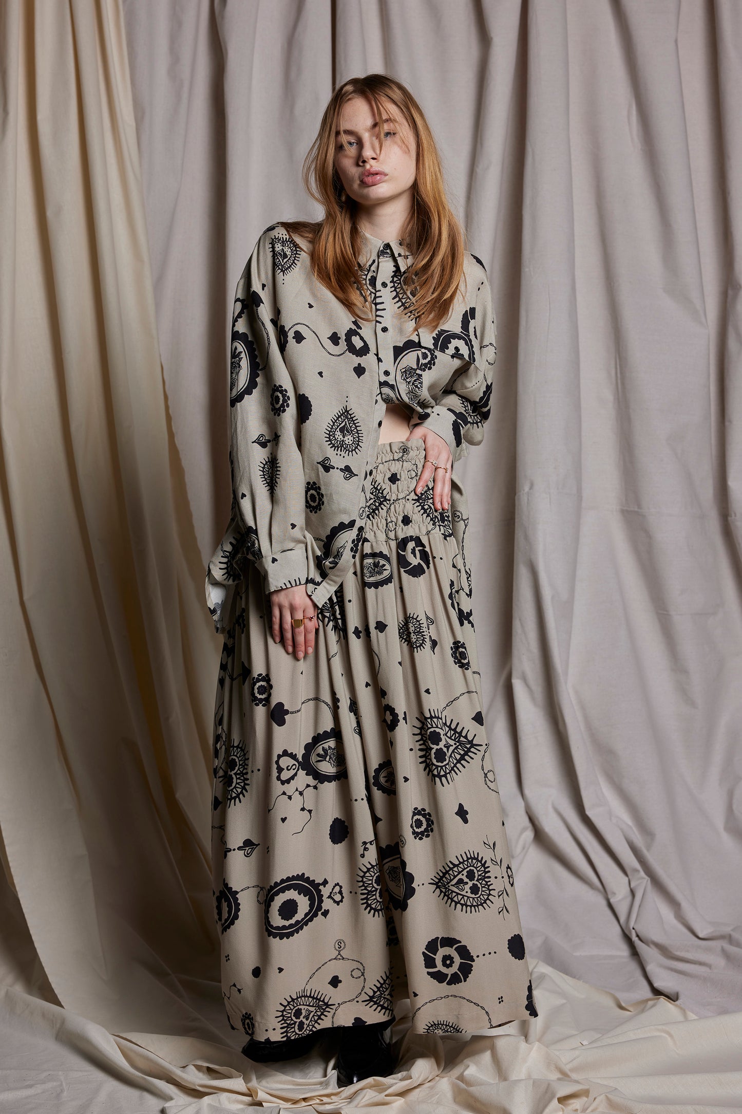 FEMME FATALE SKIRT - STONE CAMEO PRINT