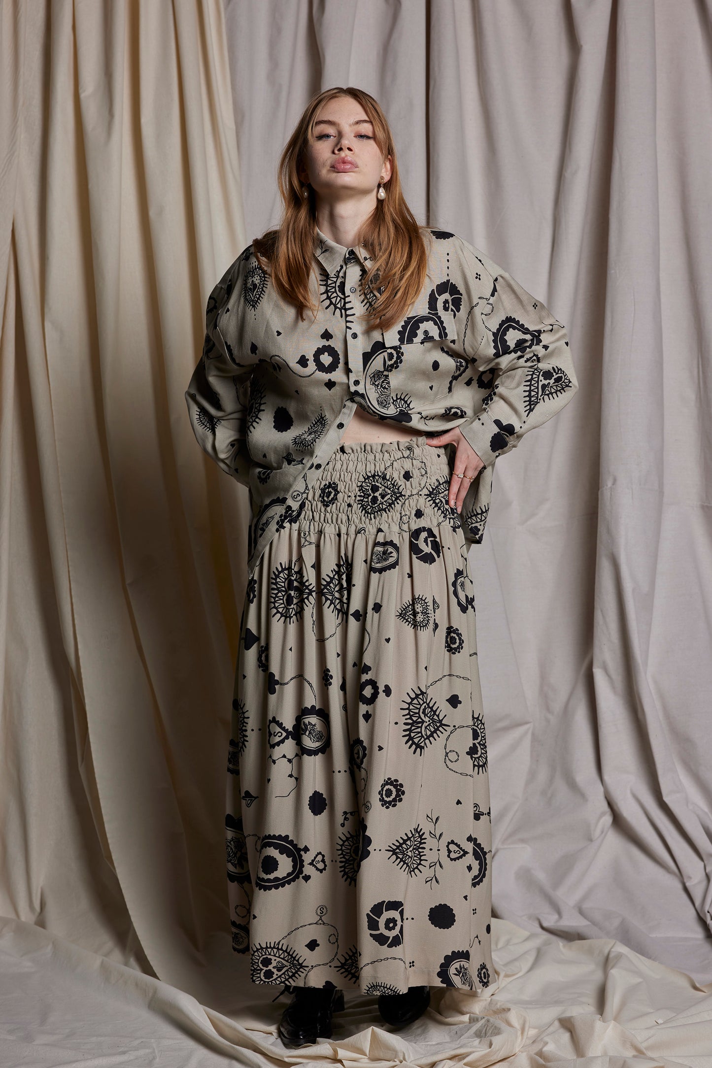 FEMME FATALE SKIRT - STONE CAMEO PRINT