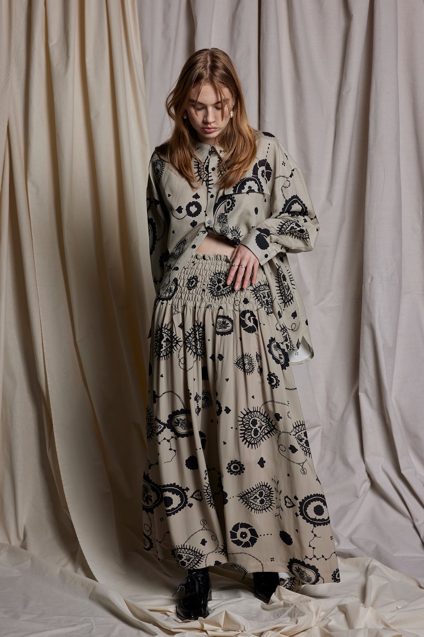 FEMME FATALE SKIRT - STONE CAMEO PRINT