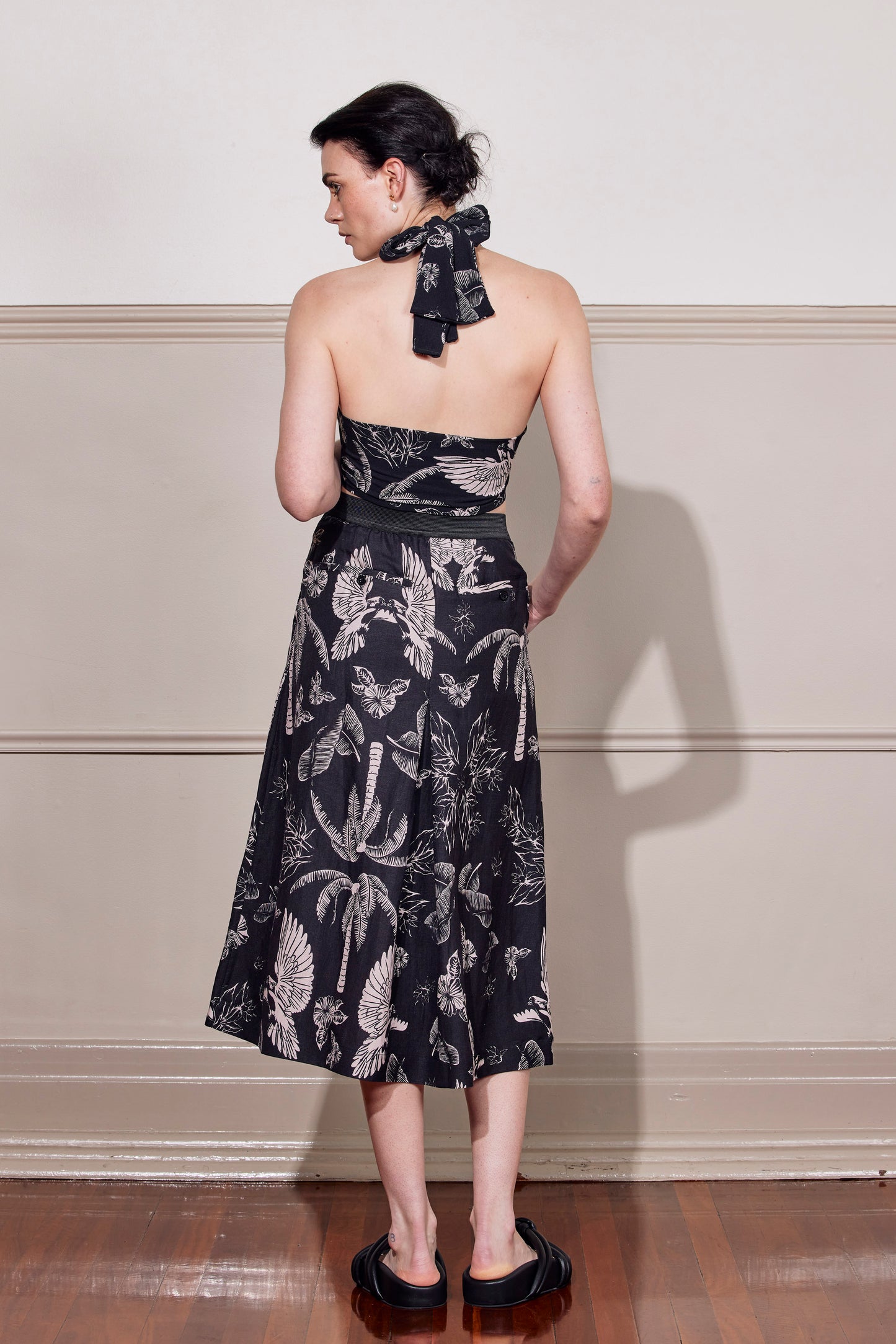 WILD TROPICS SKIRT - BLACK ISLE PRINT