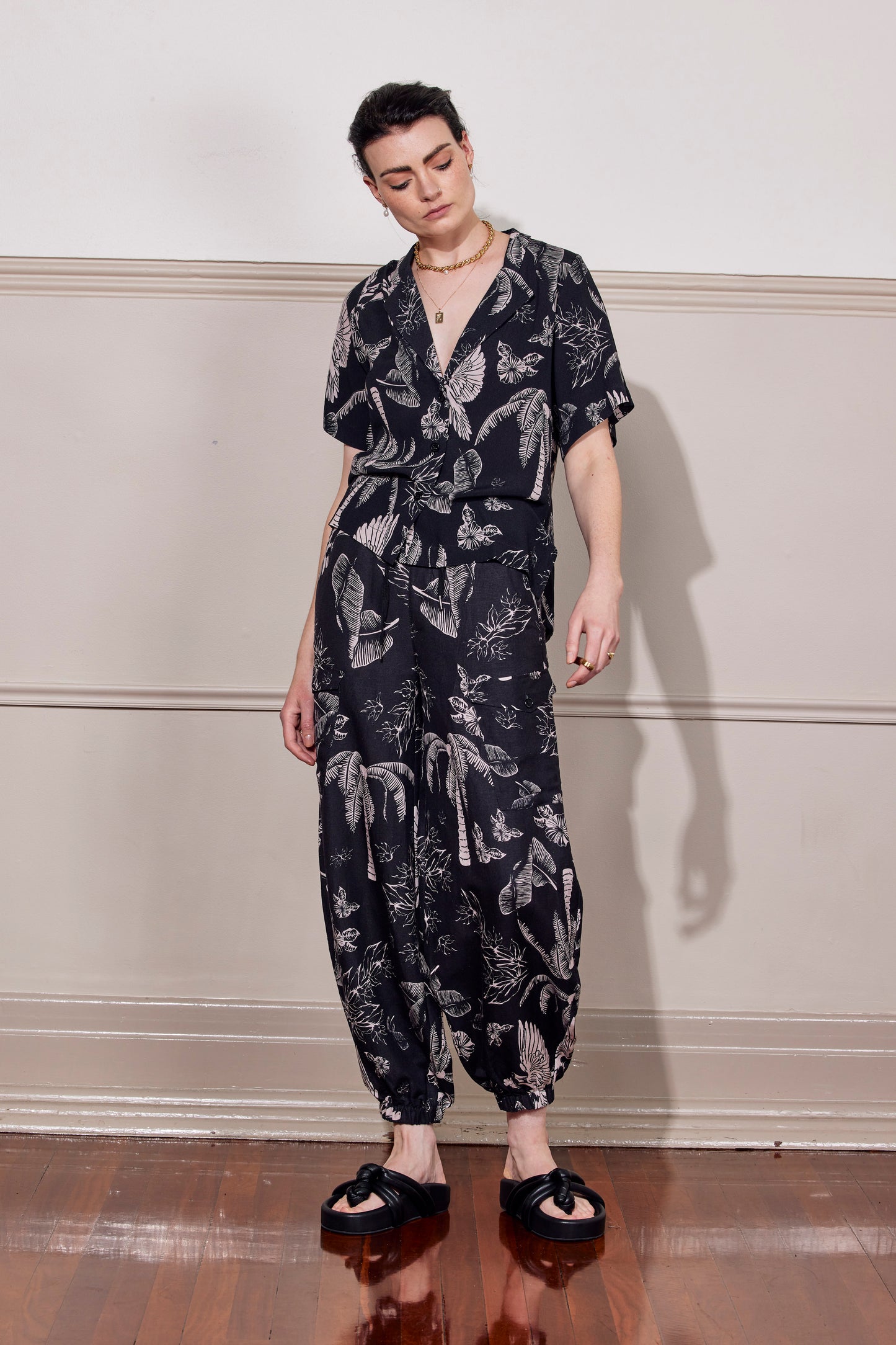 PACIFIC LOVERS SHIRT - BLACK ISLE PRINT