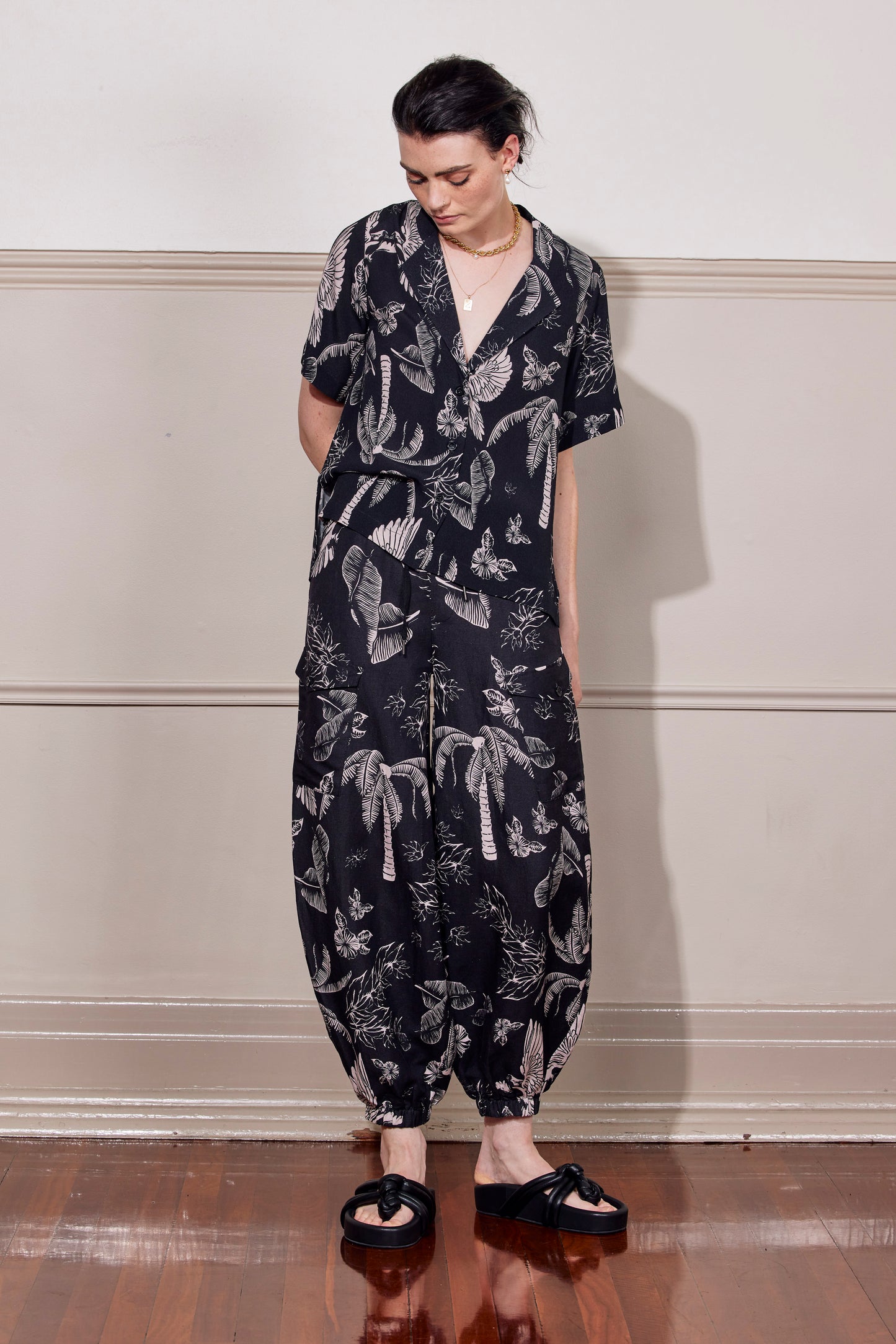 PACIFIC LOVERS SHIRT - BLACK ISLE PRINT