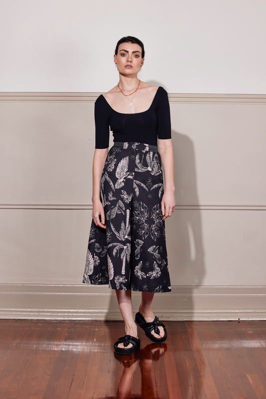 WILD TROPICS SKIRT - BLACK ISLE PRINT