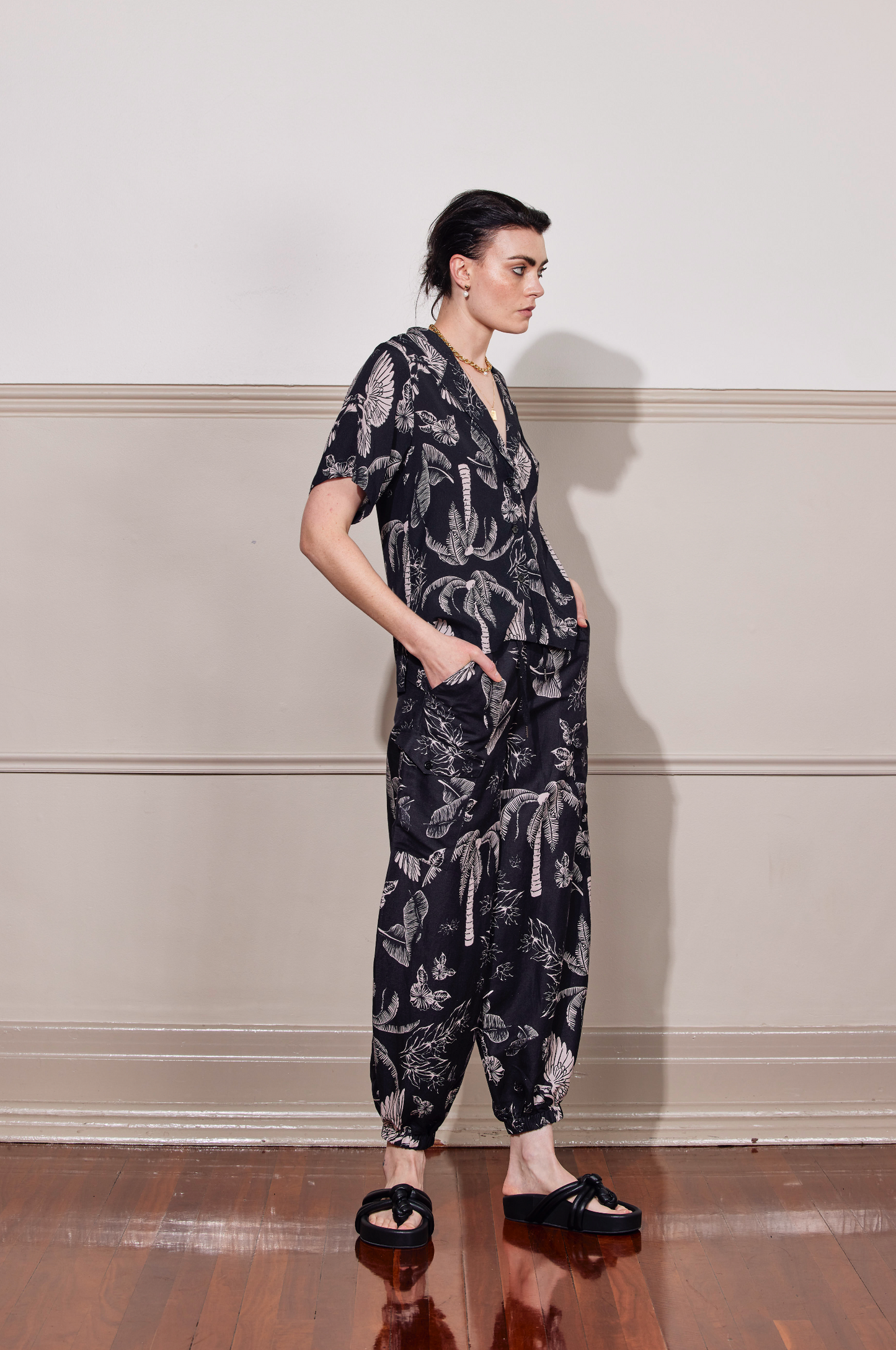 PACIFIC LOVERS SHIRT - BLACK ISLE PRINT