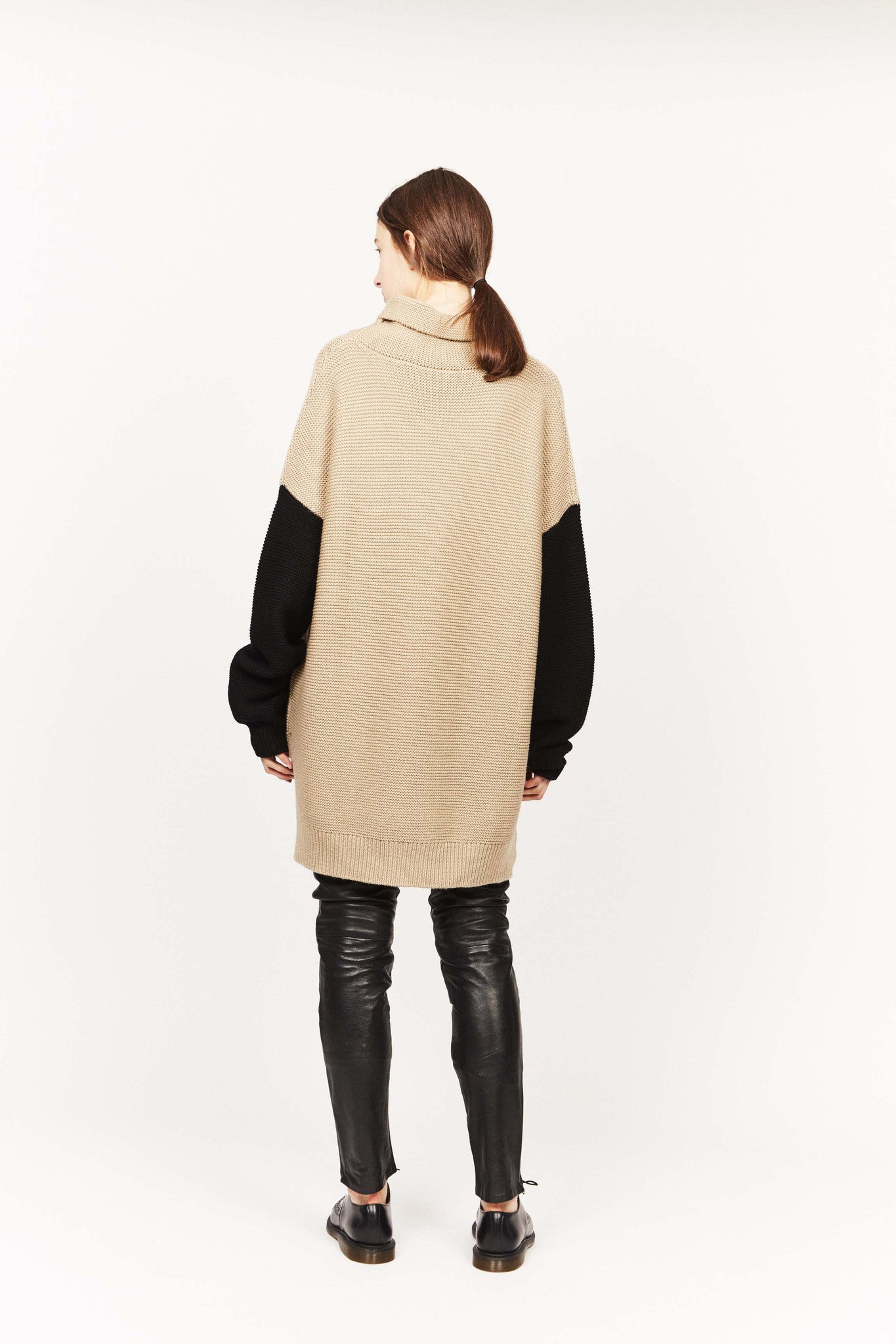 THE DISARRAY JUMPER, LINEN/BLACK