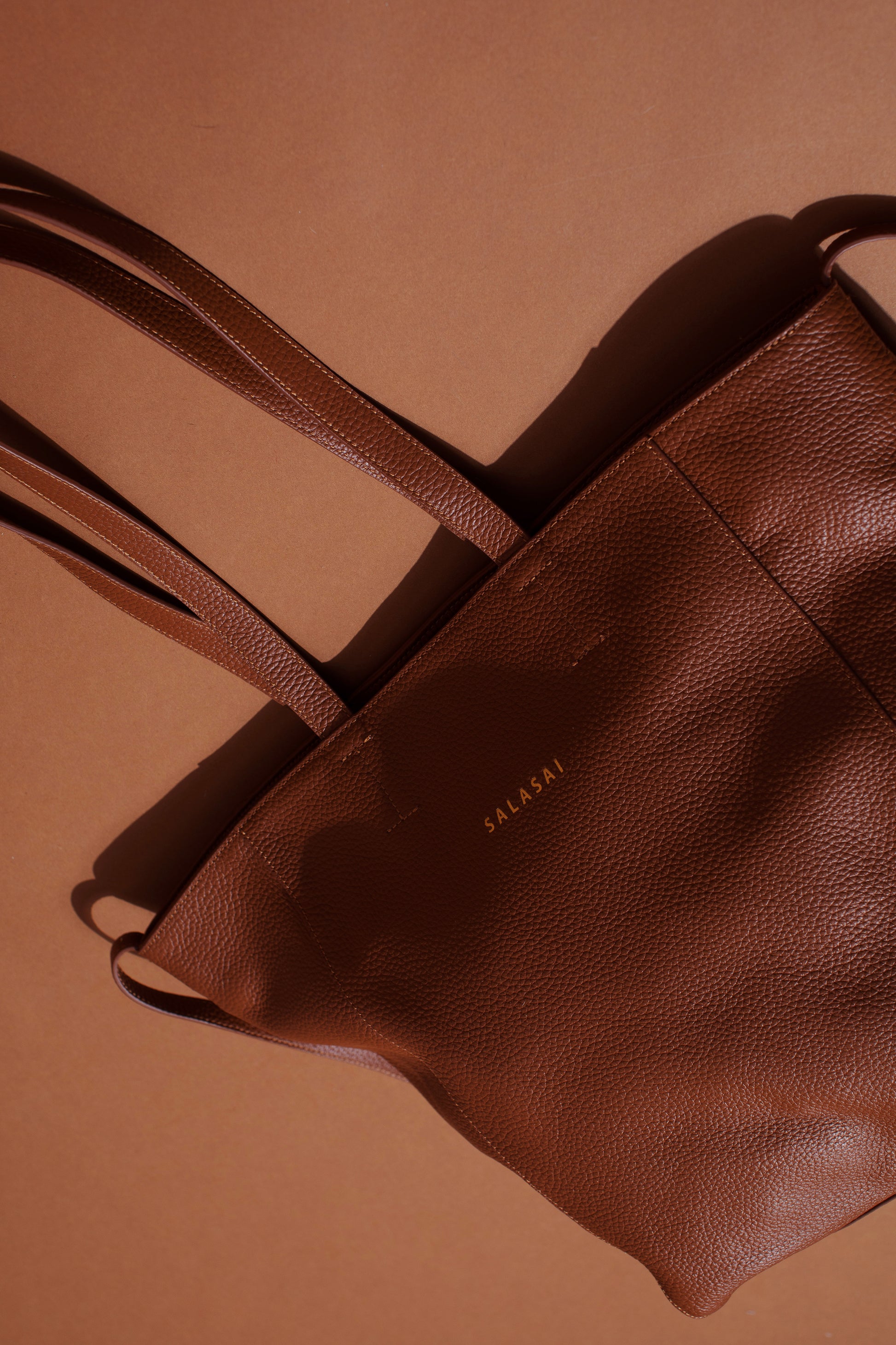 AW2020 DISRUPTION TOTE - TAN LEATHER