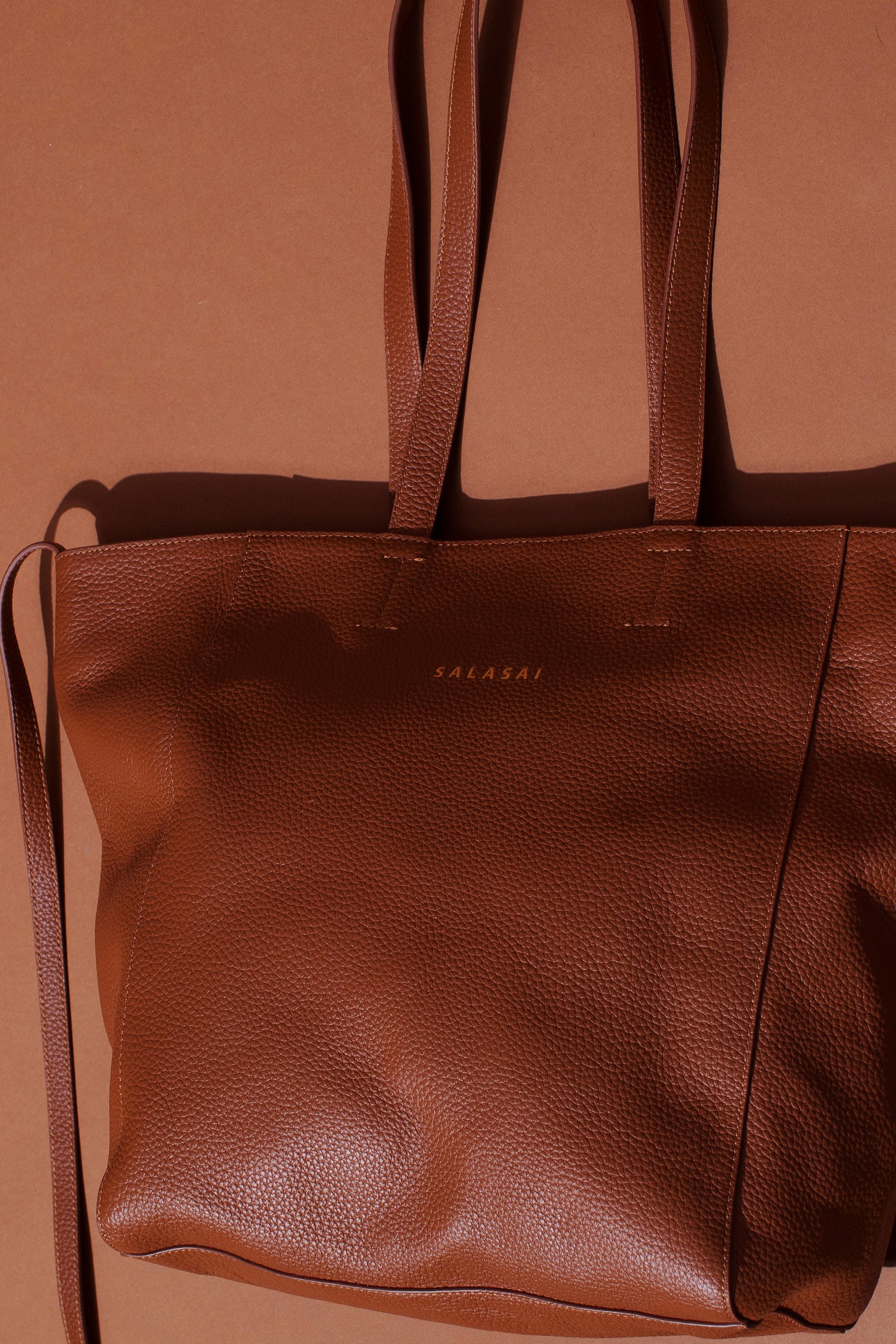 AW2020 DISRUPTION TOTE - TAN LEATHER