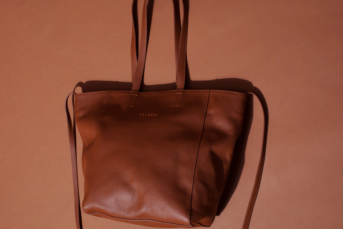 AW2020 DISRUPTION TOTE - TAN LEATHER