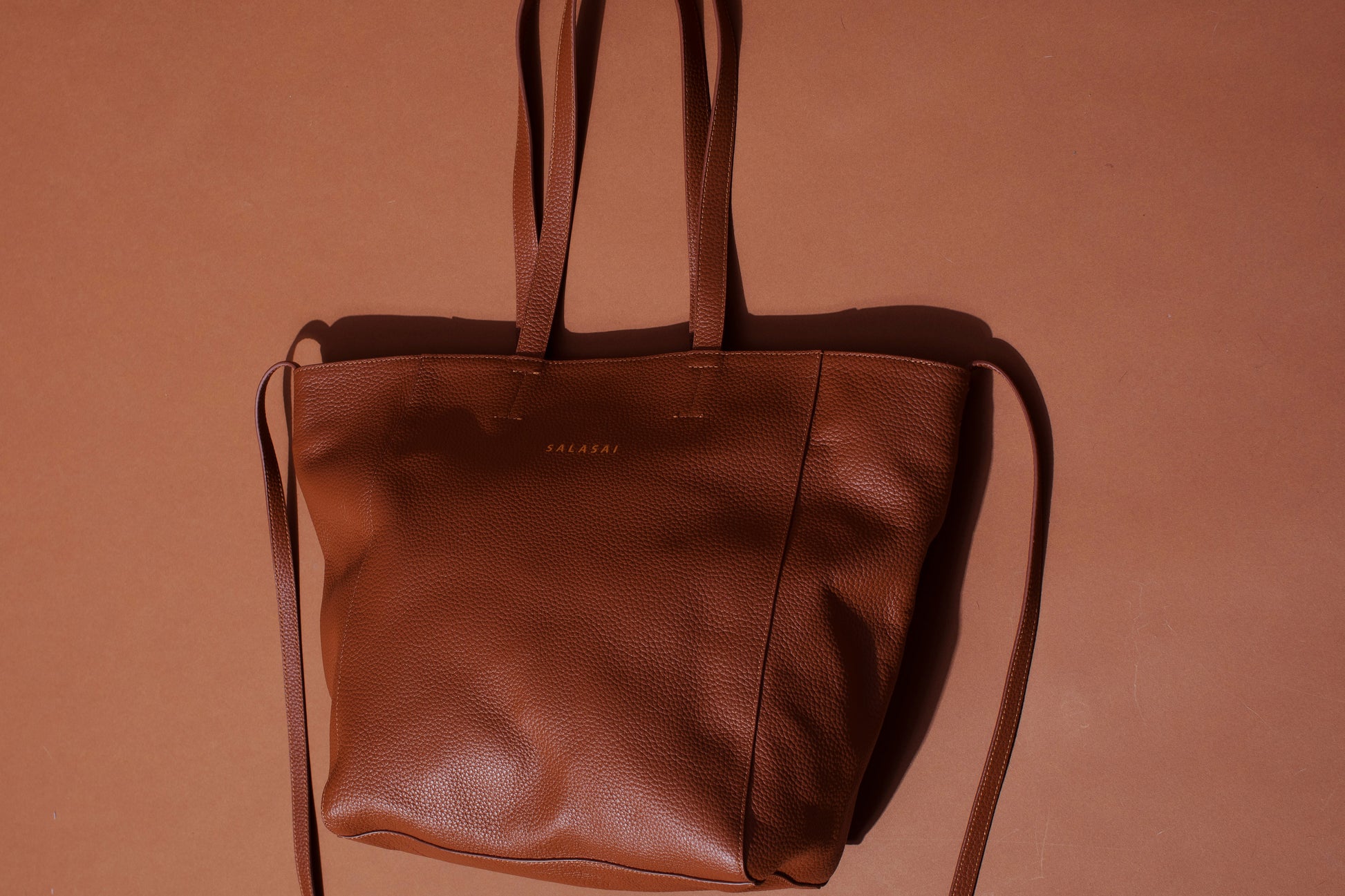 AW2020 DISRUPTION TOTE - TAN LEATHER