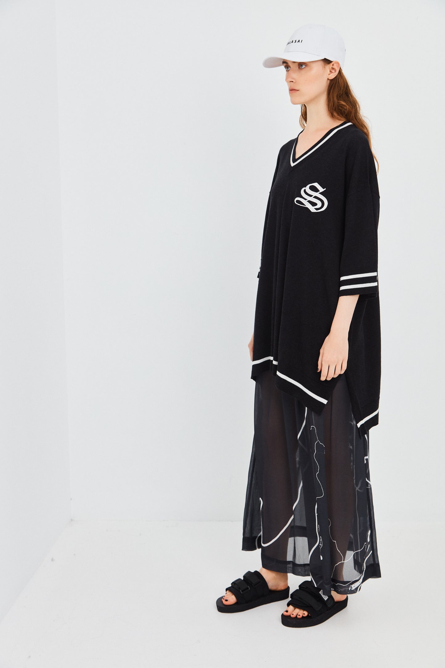 YOUTH DARES SWEATER, BLACK