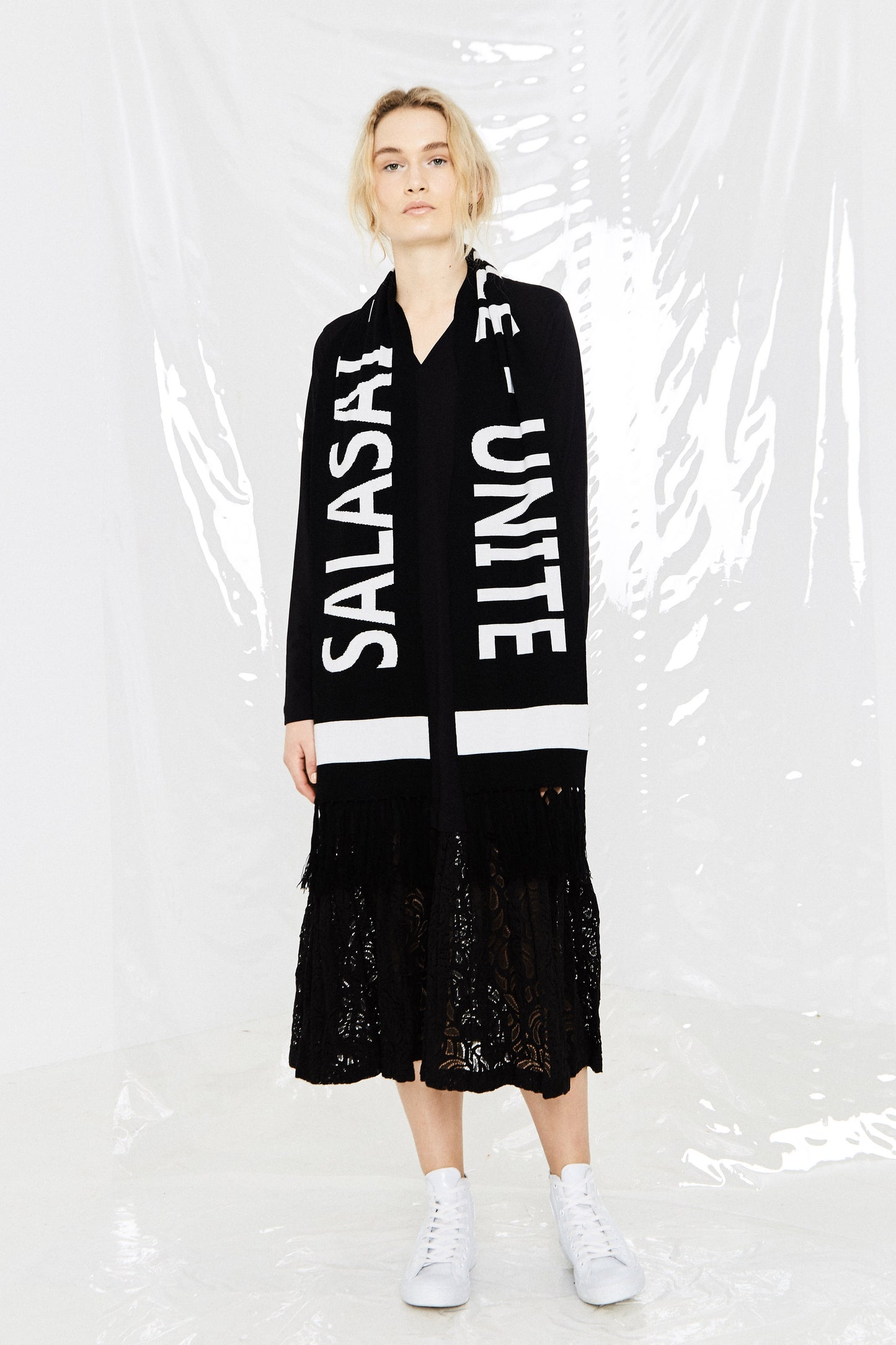 LEISURE SCARF - BLACK