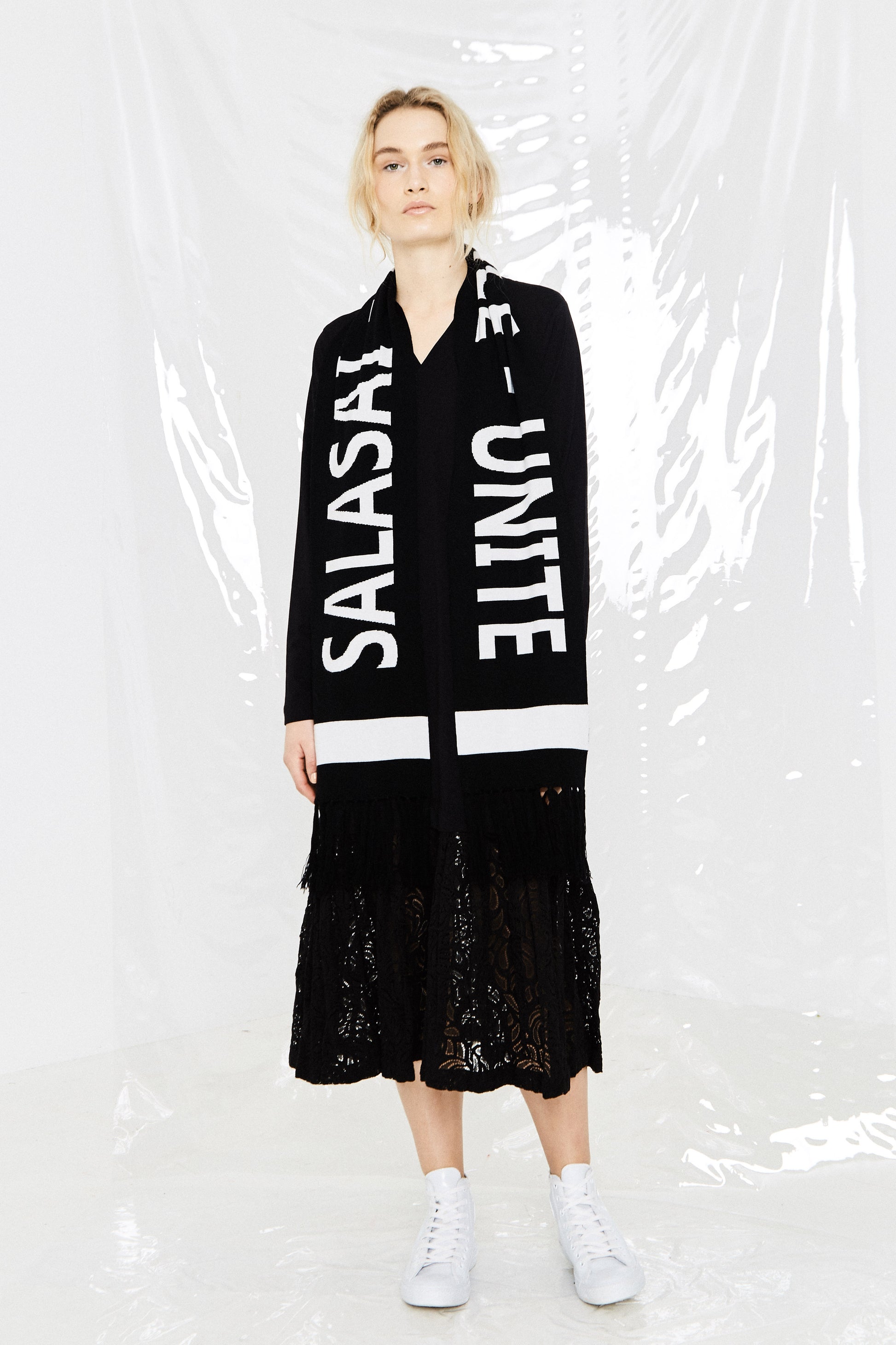 LEISURE SCARF - BLACK