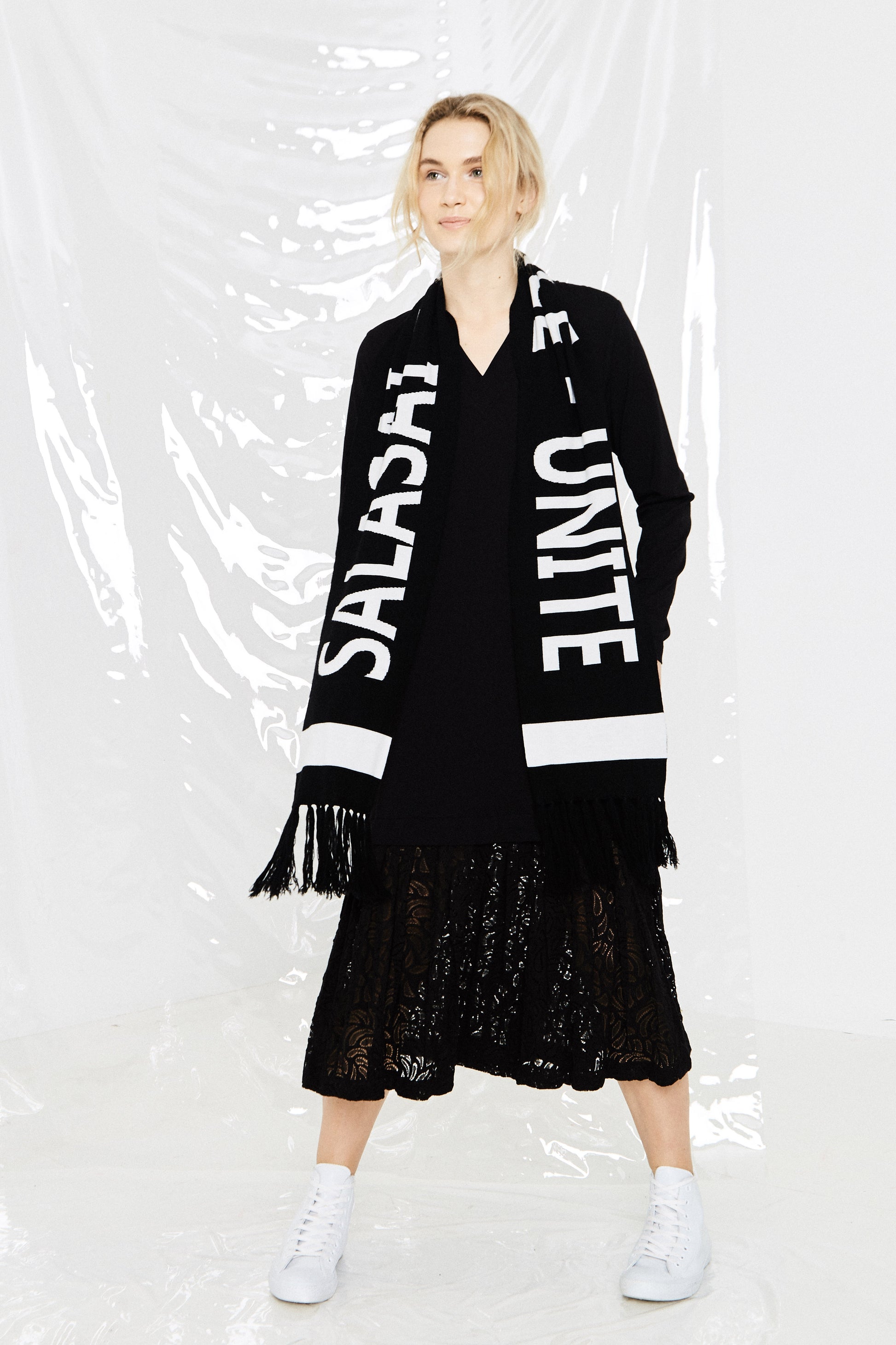 LEISURE SCARF - BLACK